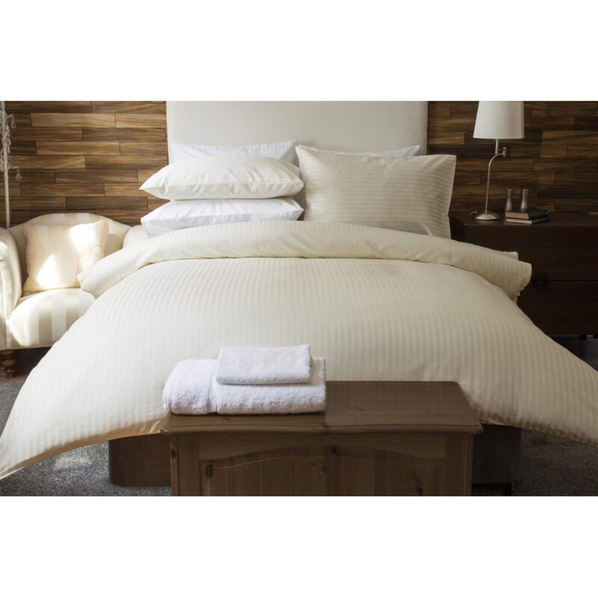 540 TC Egyptian Quality Cotton Duvet Cover Set - RRP - £178.00 - Image 2 of 2