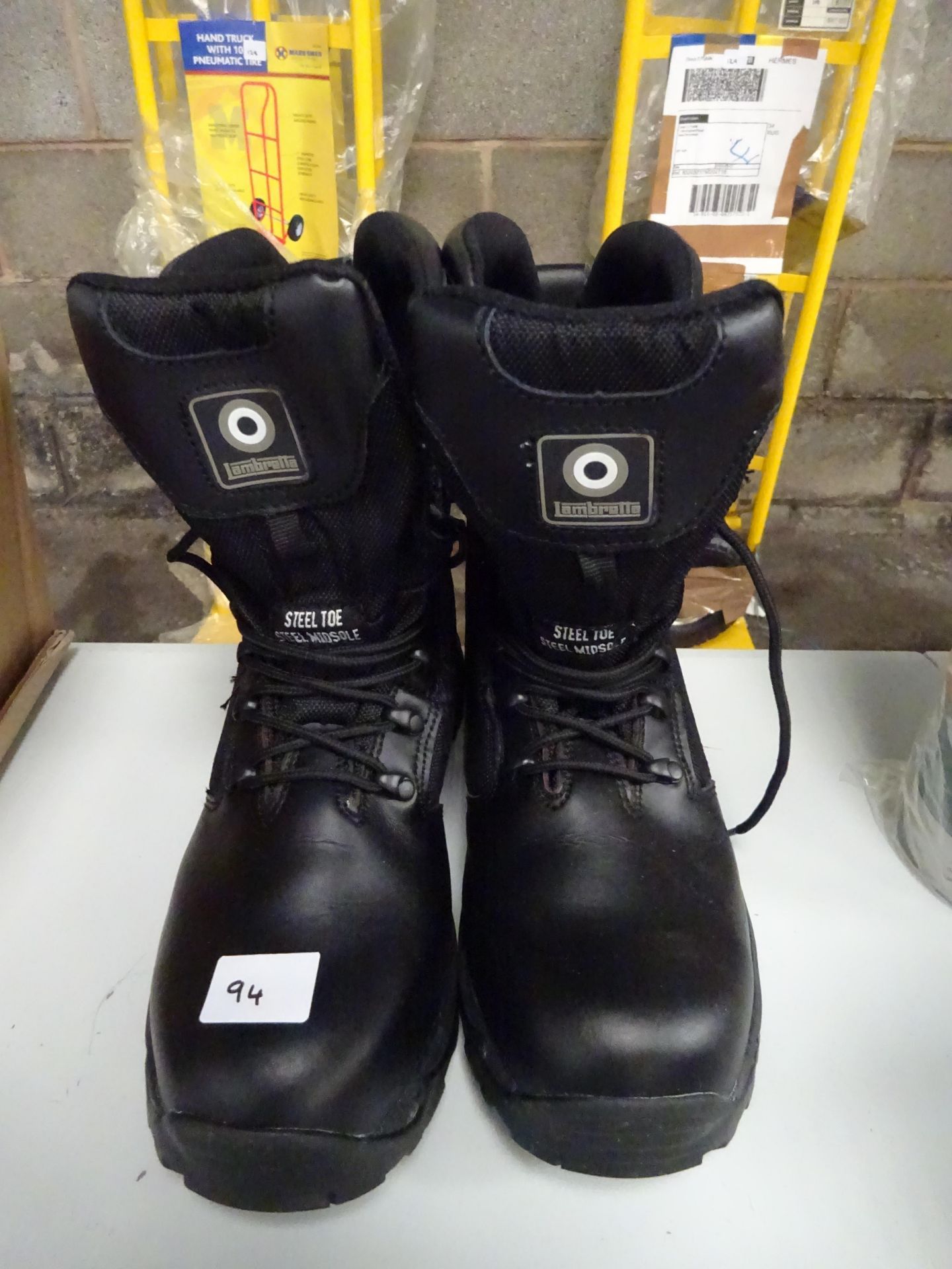 Pair Lambretta sreel toecap work boots - Size 8