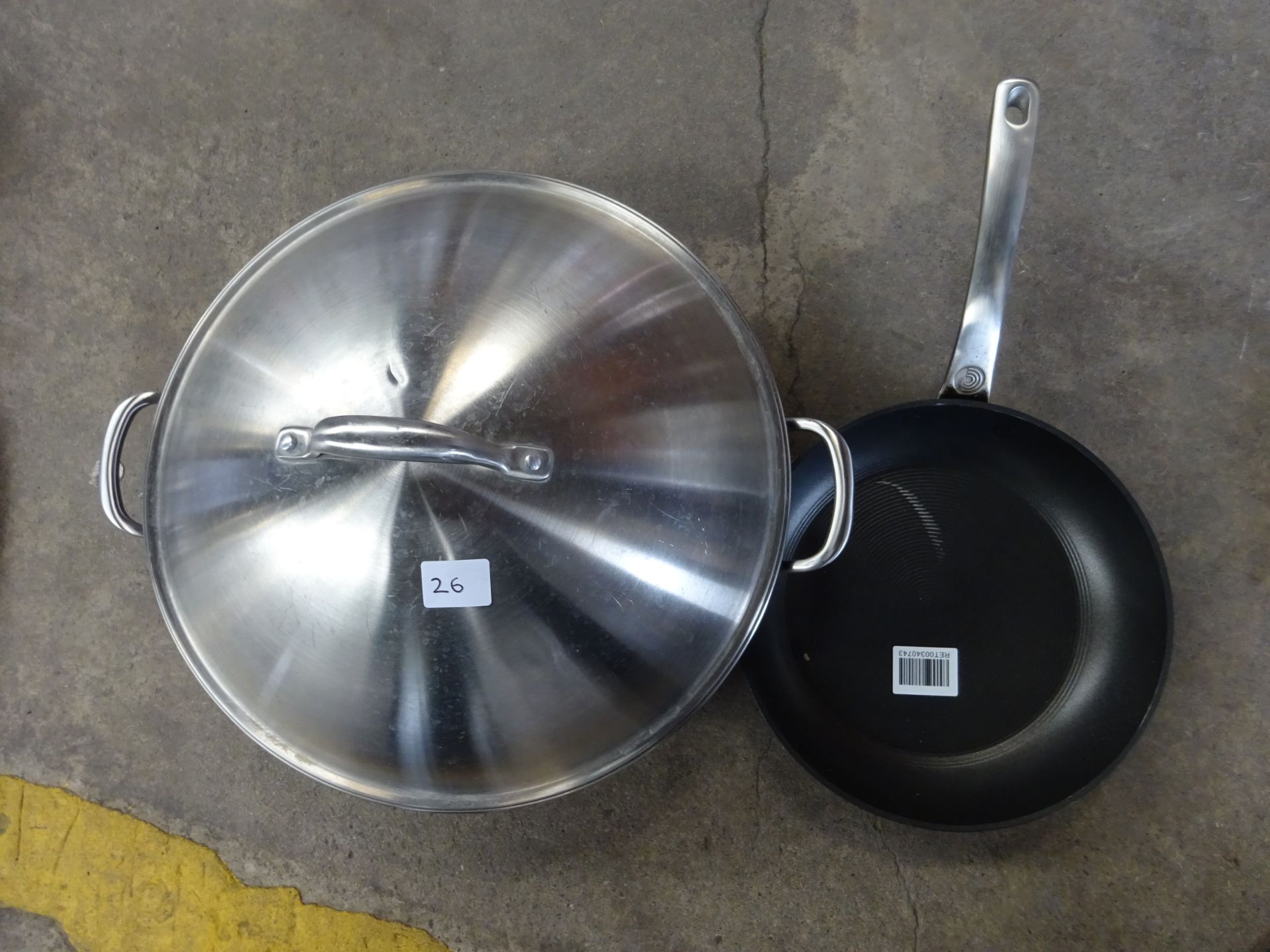 Wok & lid + frying pan