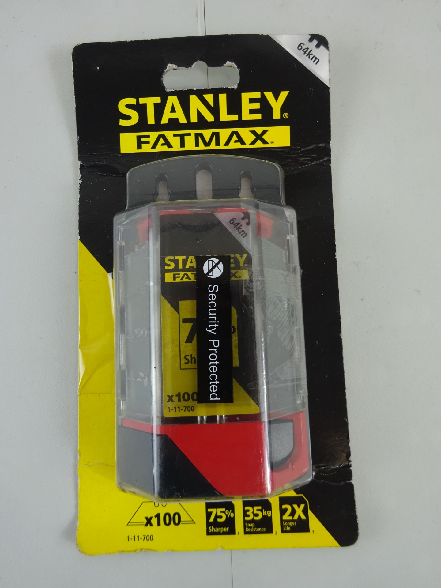 x 100 Stanley Fatmax knife blades - RRP £26.00