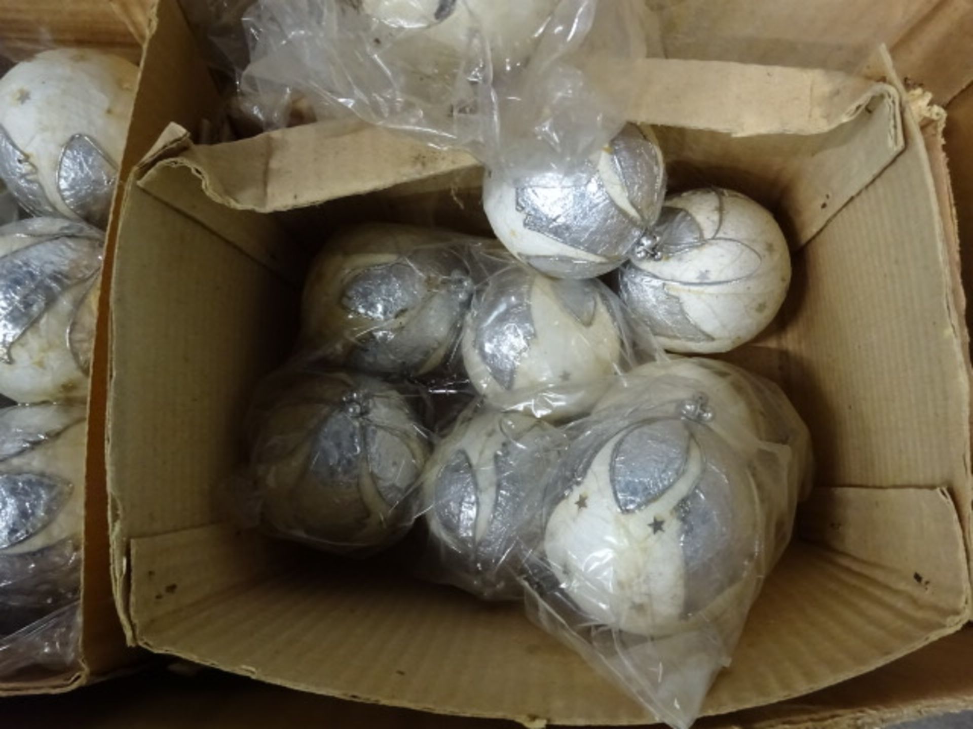 BOX OF VINTAGE SILVER LEAF DESIGN BAUBLES - Image 2 of 2