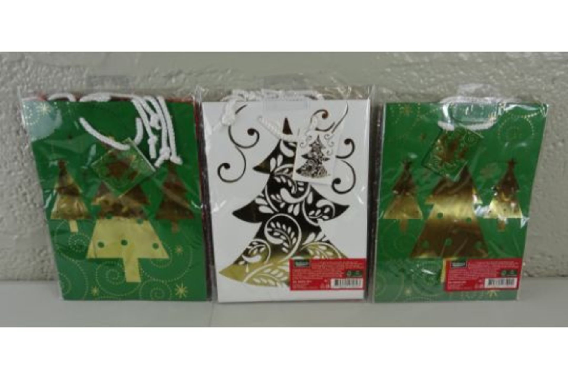 X3 BRAND NEW PACKS OF 2 MEDIUM CHRISTMAS BAGS WITH 2 DIFFERENT DESIGNS.