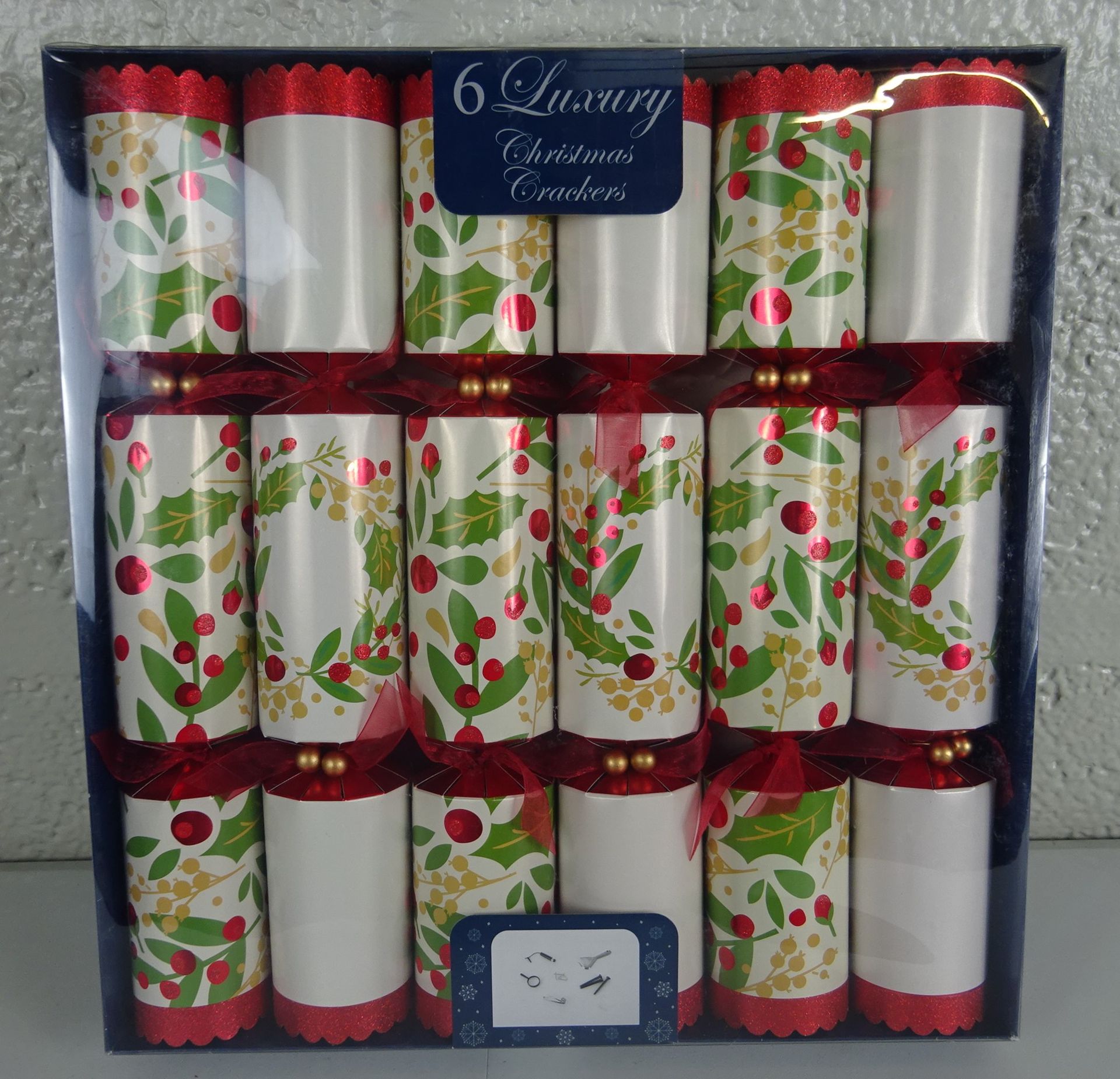 New Box Of 6 Red,Glold & Green Christmas Crackers