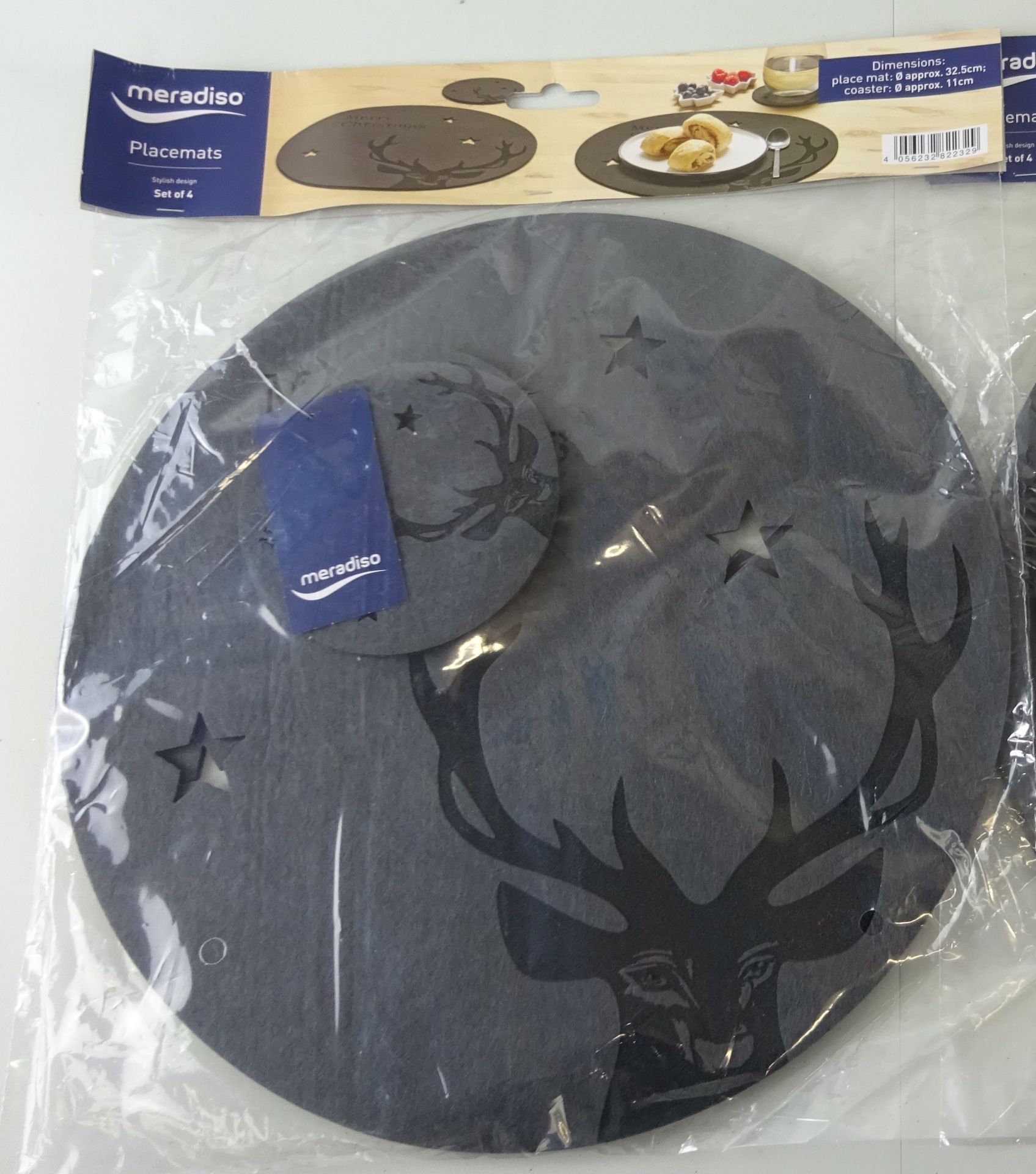 BRAND NEW PACKS OF 4 ROUND BLACK CHRISTMAS PLACEMATS AND COASTERS