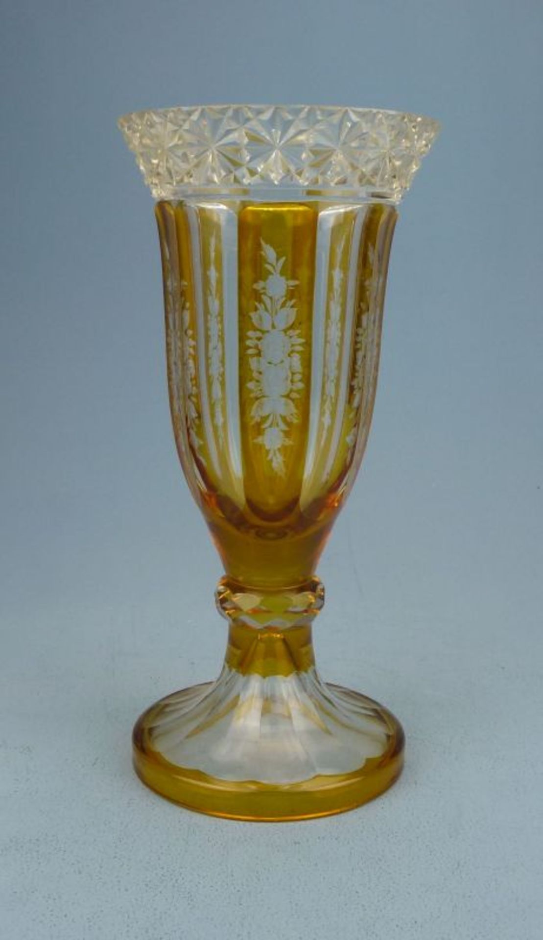 hohe Vase, Böhmen, 1930er Jahre<