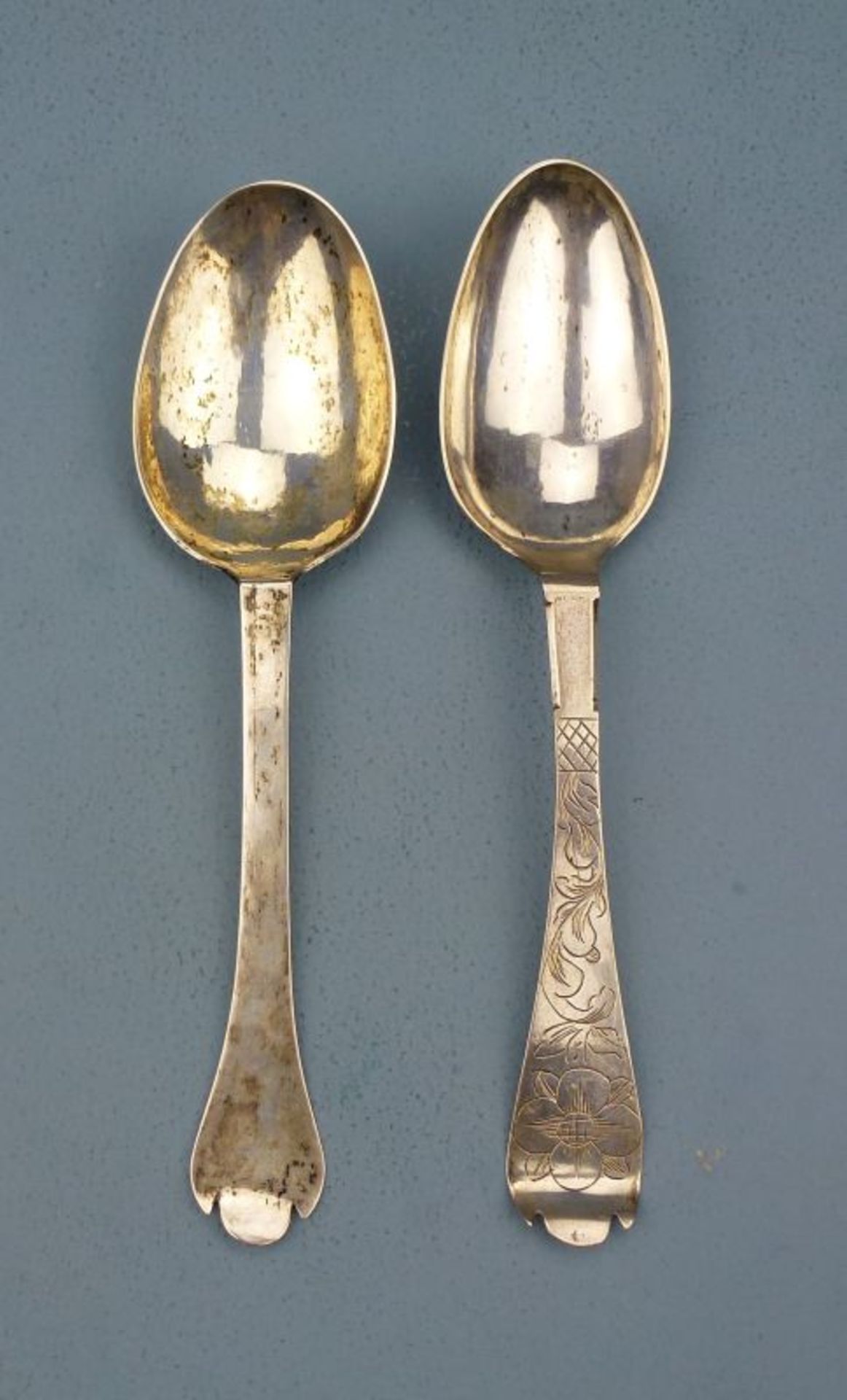 2 Silberlöffel, norddeutsch, um 1800<