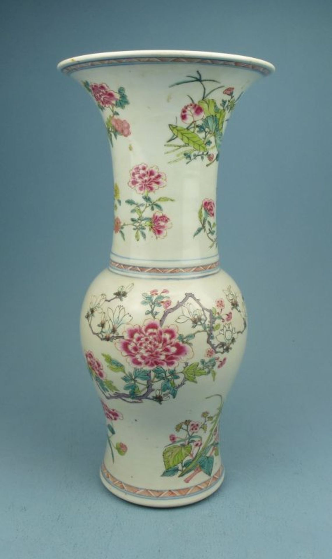 große Vase, China, famille rose, um 1900<