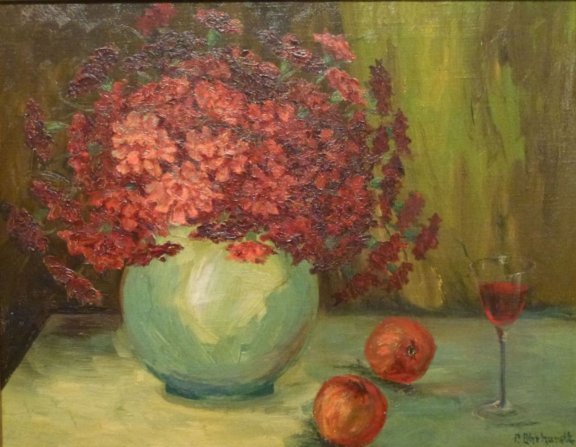 StilllebenPaul Ehrhardt, 1888 - 1981Öl/Lw, rote Blumen in kugeliger Vase, 2 Äpfel und Weinglas, R,