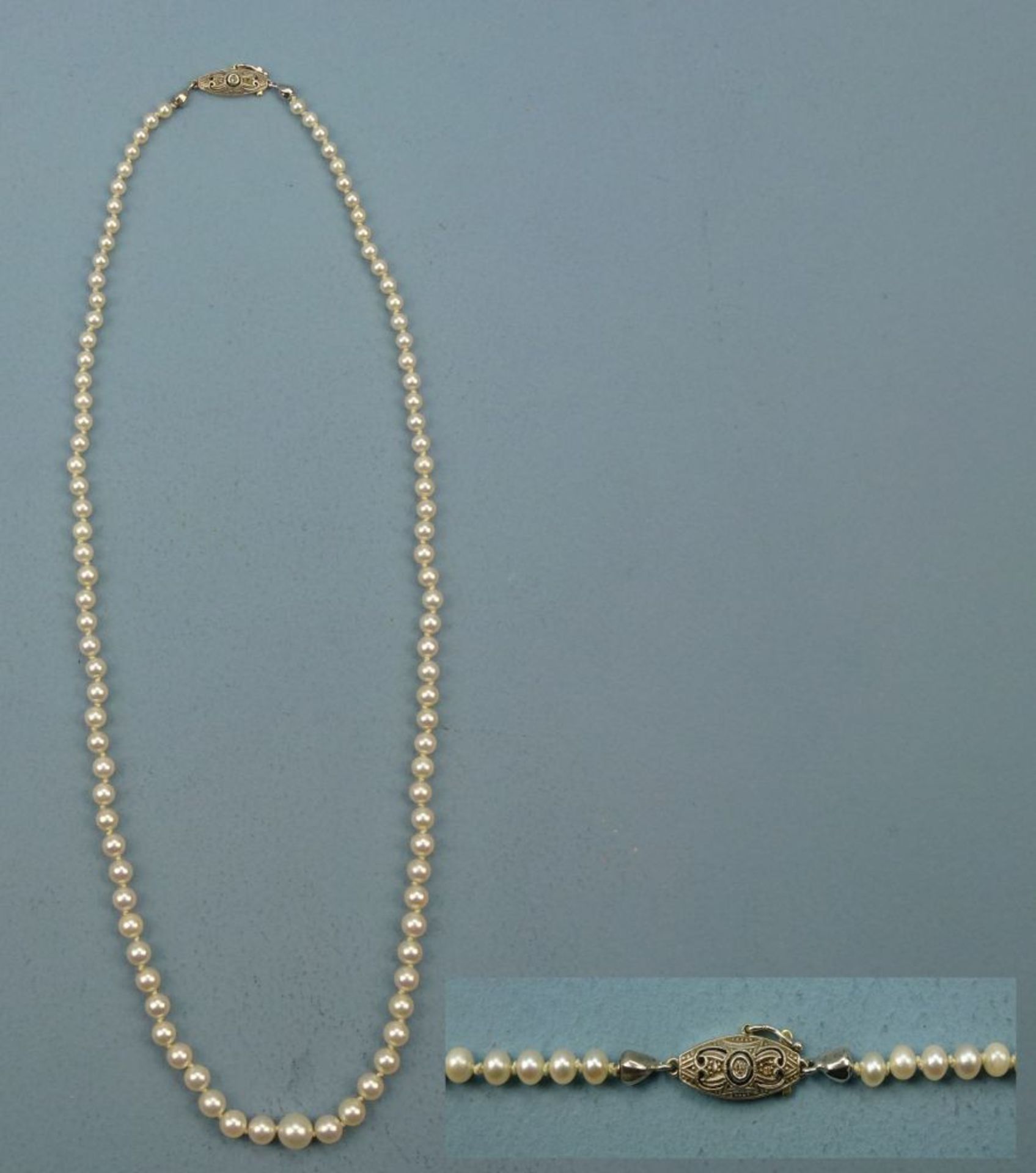 Perlenkette mit 585er Weiß-/GelbgoldschließeAkoyazuchtperlen, verlaufend Dm von 3,4-7,4 mm, Schließe