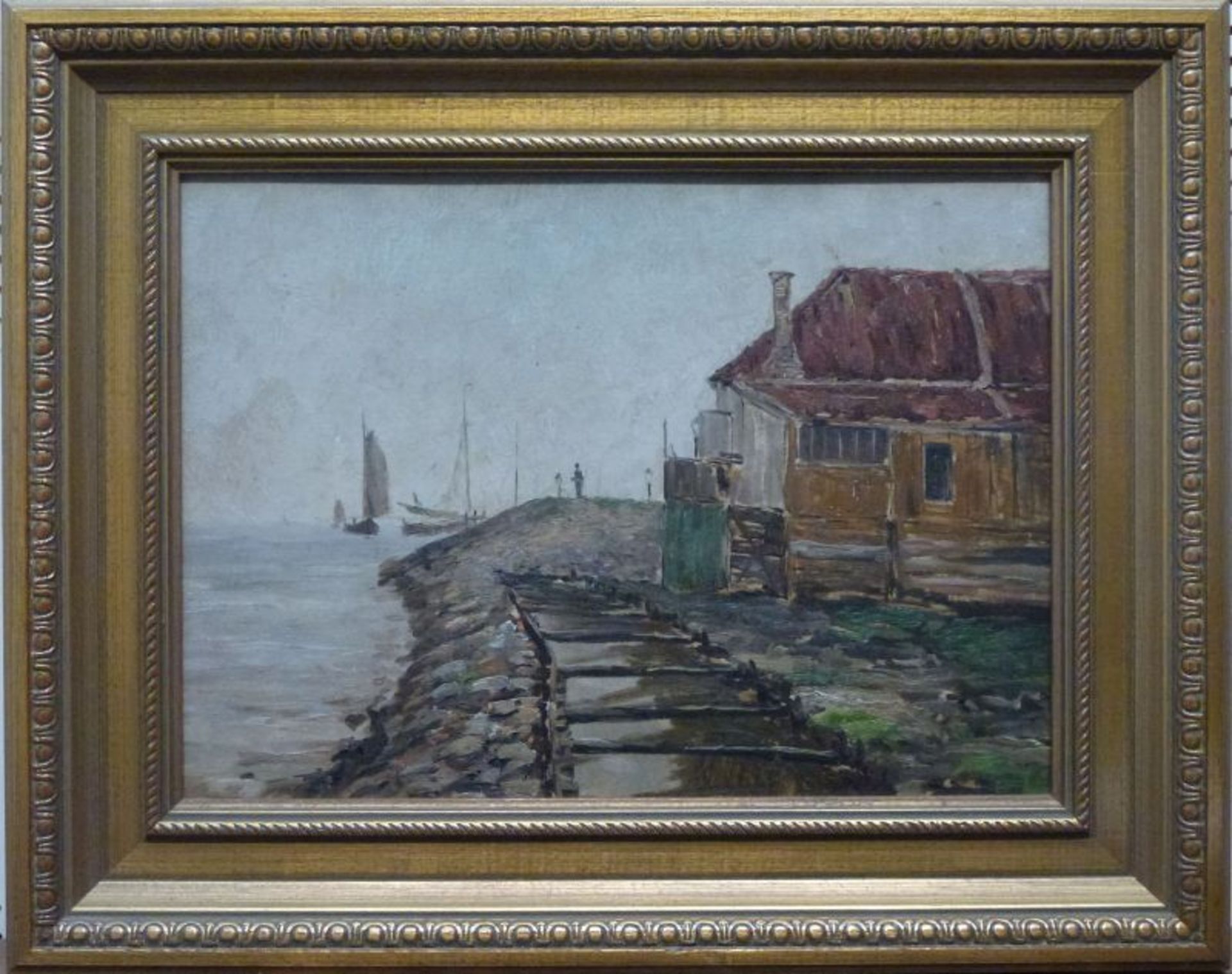 Bootshaus an der KüsteÖl/Platte, unsign., Segelboote an Steg im HG, 31x43 cm, ger. - Bild 2 aus 2