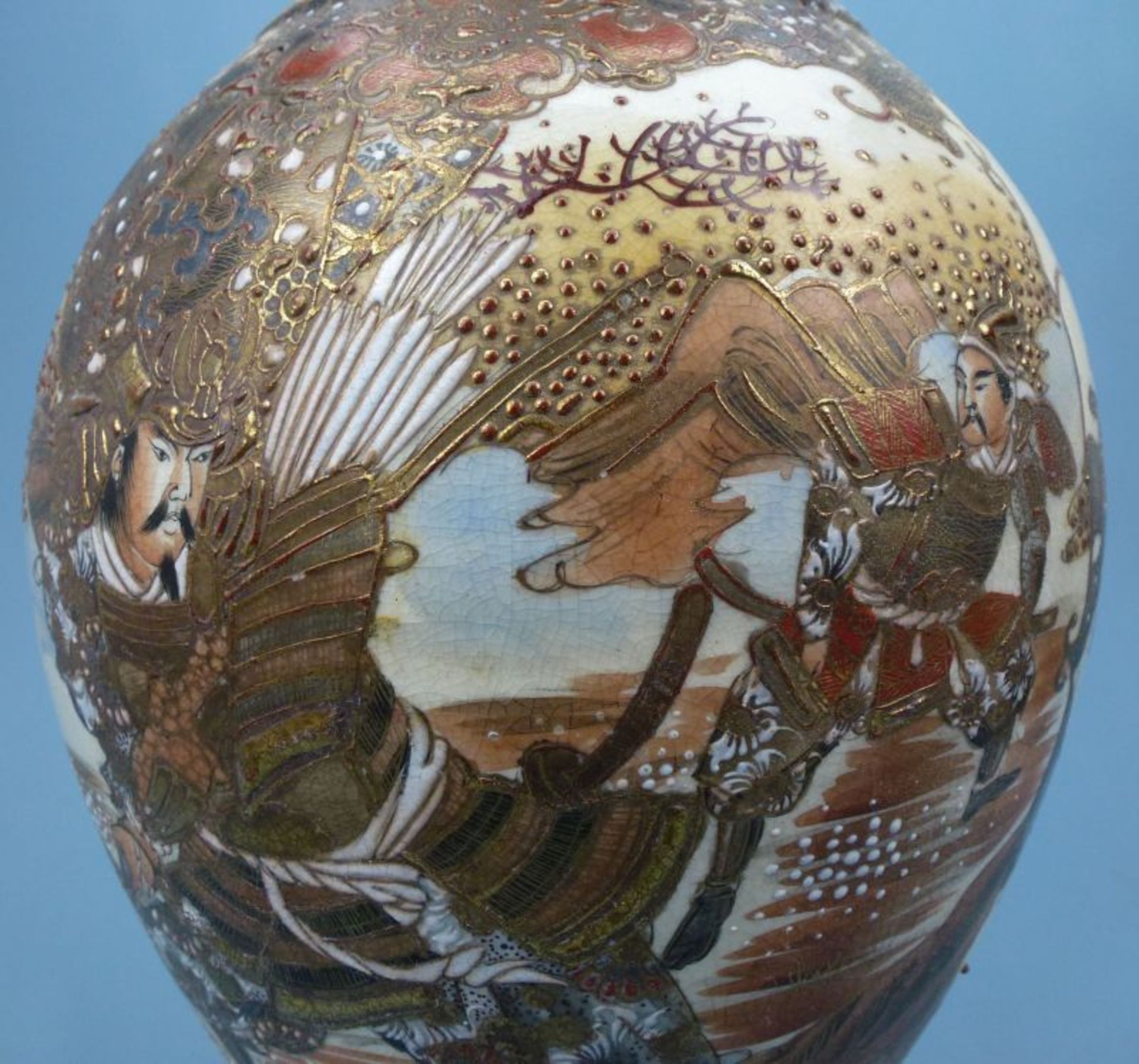 Satsuma - Vase, Japan, Anfang 20.Jh.gefußt ovoid, Krieger bzw. Edelleute in Tracht, Chip u. - Bild 3 aus 4