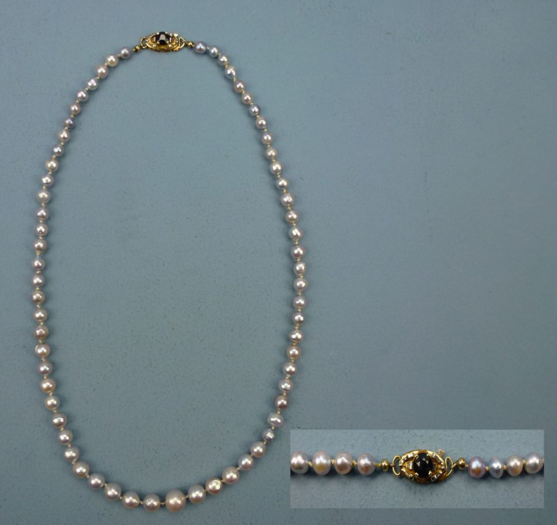 Perlenkette mit 585er RotgoldschließeAkoyazuchtperlen, verlaufend Dm 4,9-9,5 mm, Schließe m.