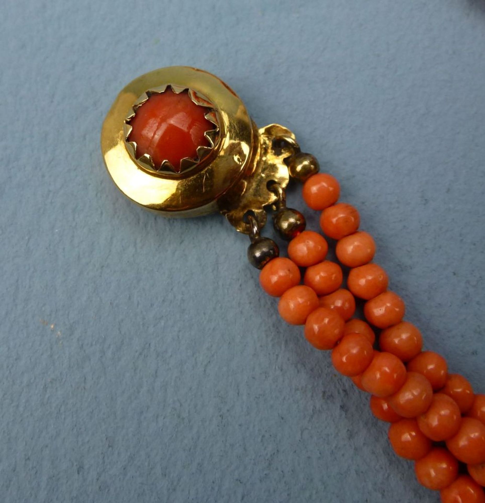 Korallen-Collier und -Armband2-reihige Kette, 3-reihiges Armband, Perlen zunehmender Größe bis 8,3/ - Bild 2 aus 3