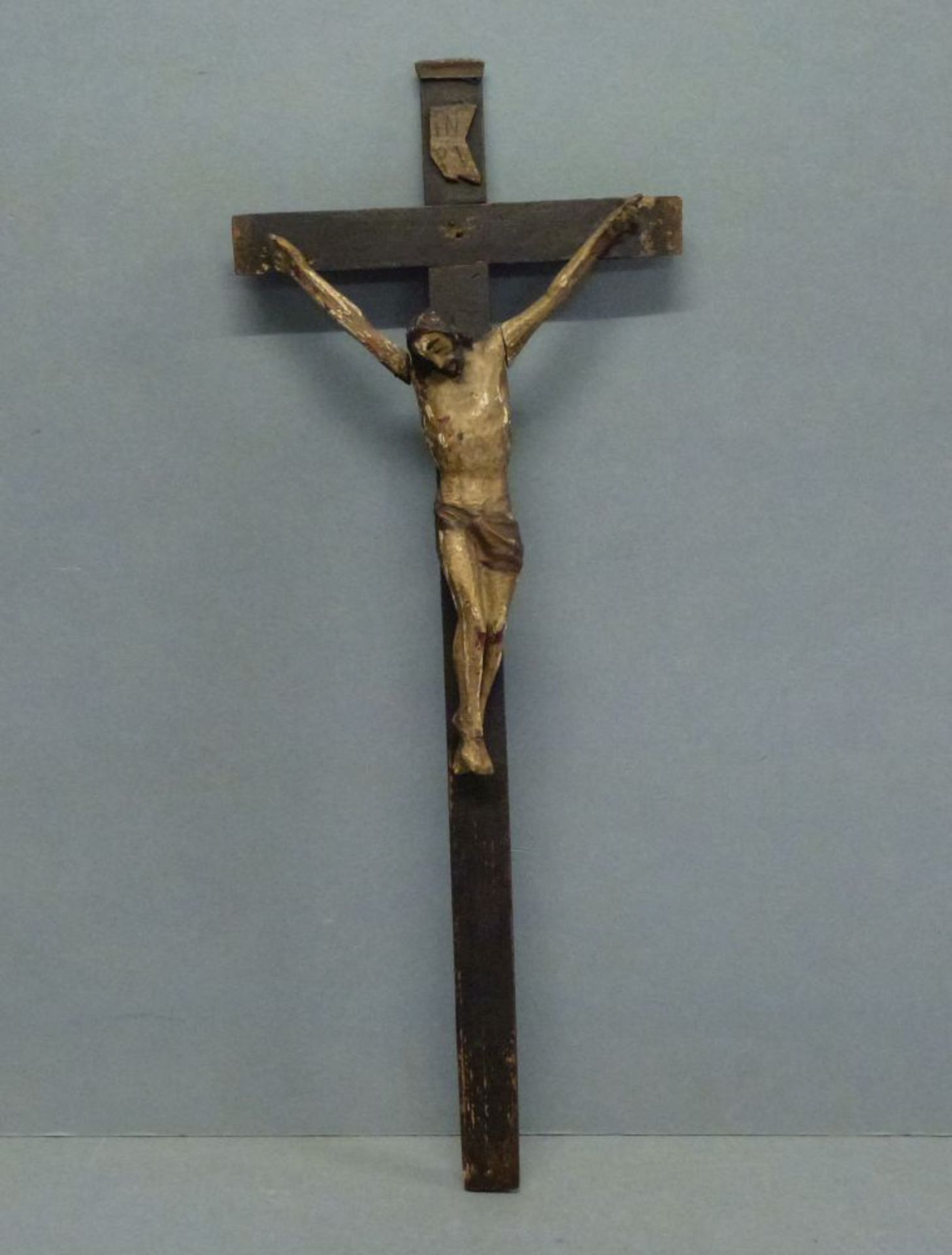 Kruzifix, 18./19.Jh.Holz geschnitzt, gefasst, 3-Nageltypus, rechter Arm erg.?, orig. Kreuz, H 30 cm