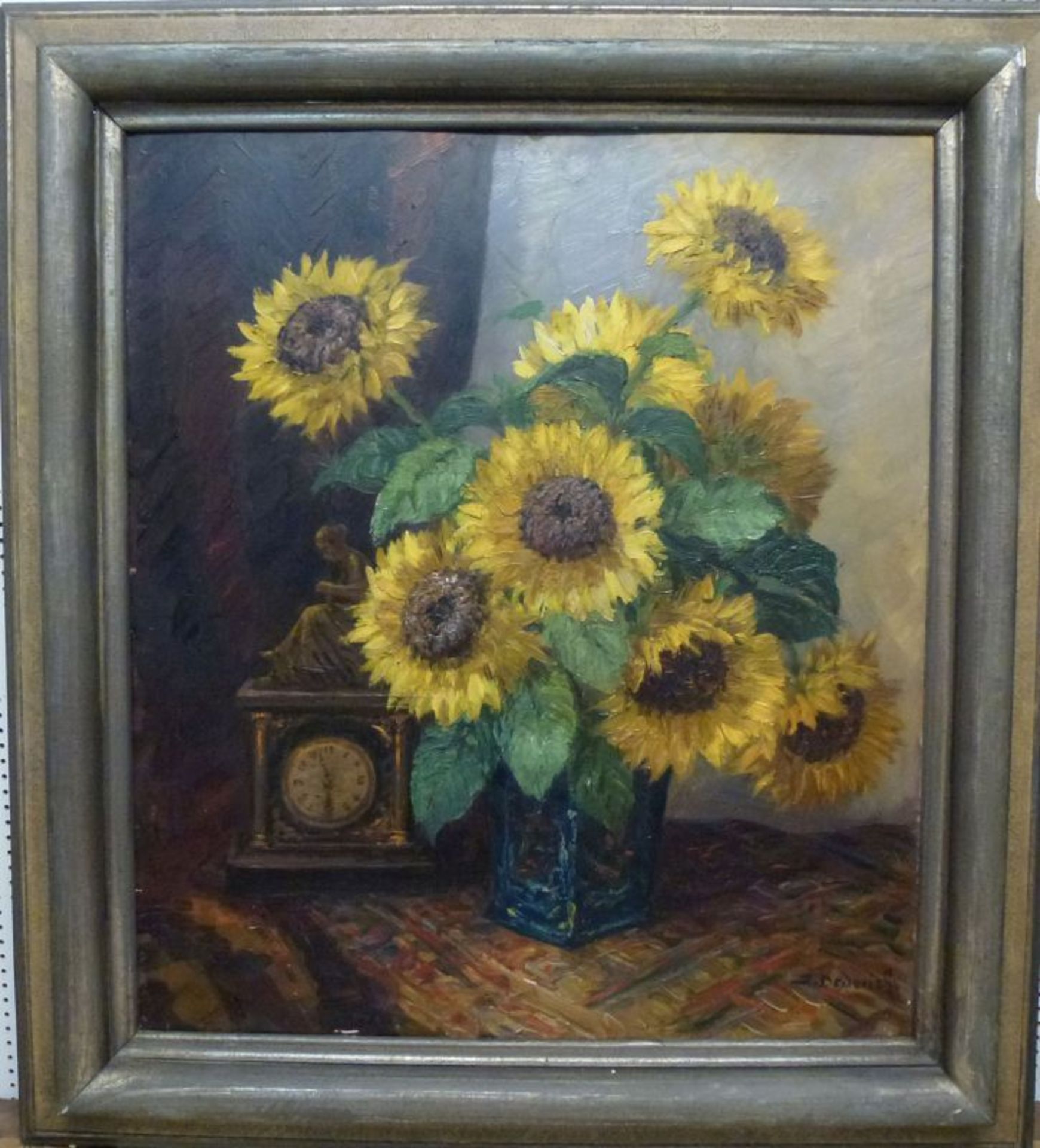 StilllebenJosef Dederichs, 1873 - 1948/58Sonnenblumen in Vase u. Kaminuhr auf Tisch, 80x70 cm, ger., - Bild 2 aus 3