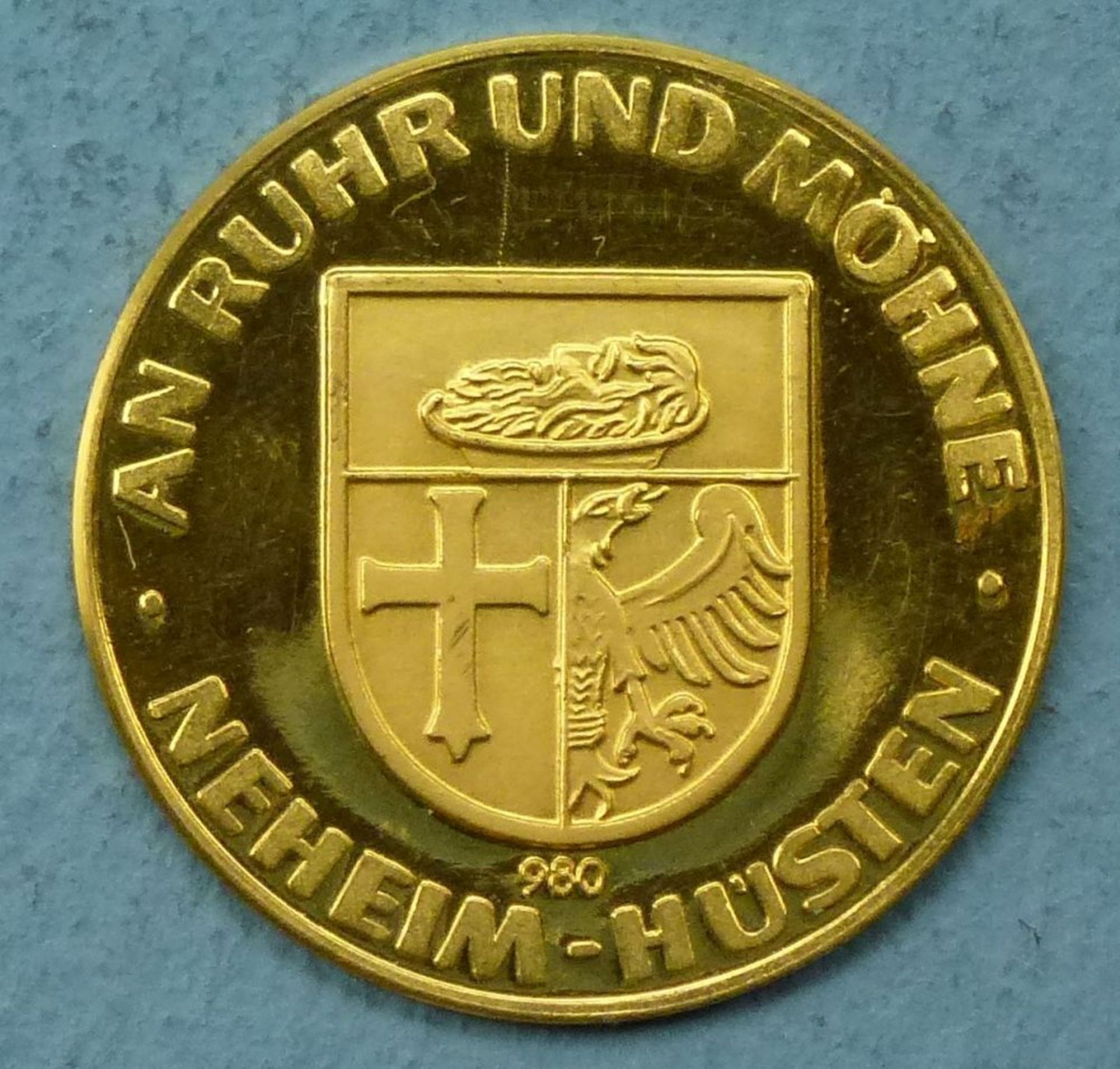 Goldmünze "Tor zum Sauerland Neheim-Hüsten"980er, 3,48 g, feine Kratzer, sonst guter Zustand - Bild 2 aus 2