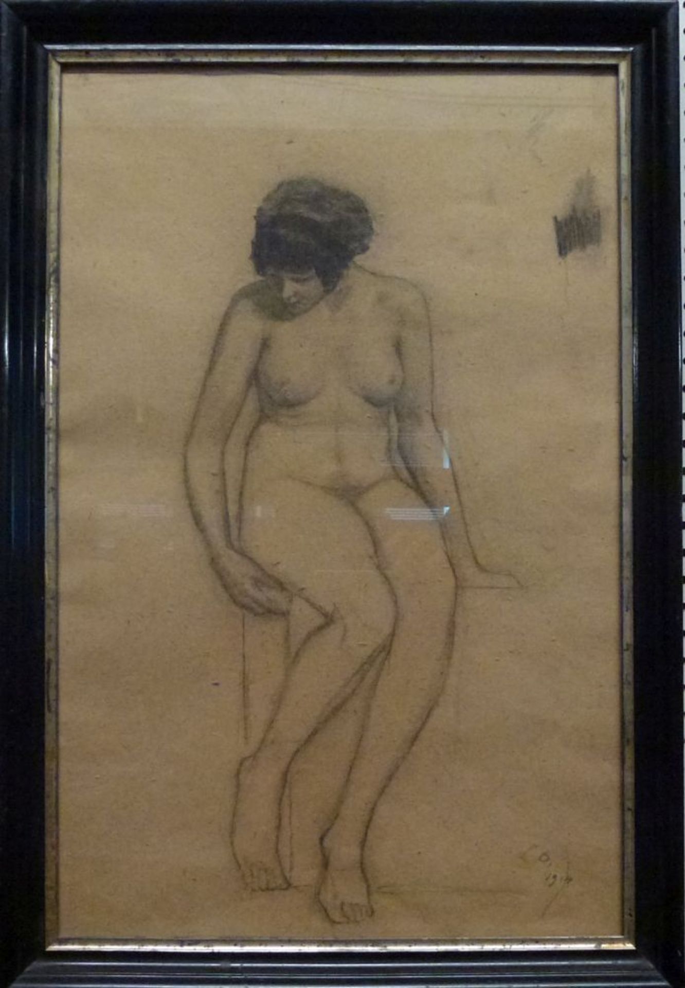 AktstudieBleistiftzeichnung, monogr. LG. 1914, auf Bord sitzende junge Frau, R., 47x30 cm - Bild 2 aus 3