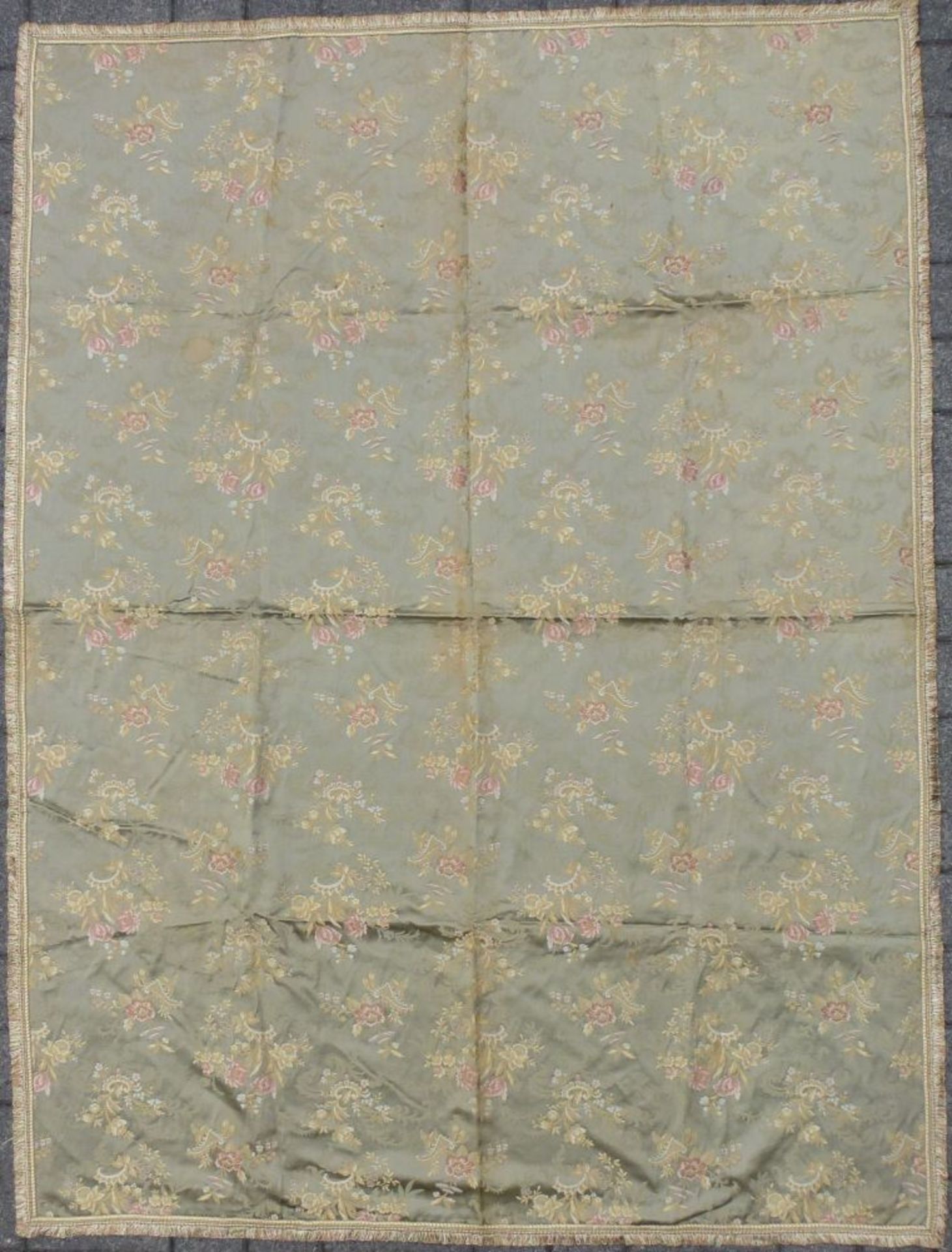 Brokat-Deckelindgrün, Blütenornamente, Litzeneinfassung, seidengefütert, 170x125cm
