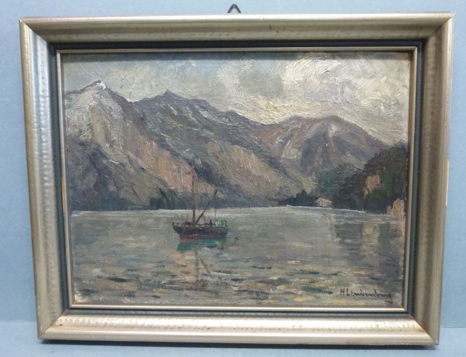 FjordHedwig Lindenberg, 1866 - 1951Öl/Malkarton, sign., Fischkutter in Fjordlandschaft, hohe Berge - Bild 3 aus 3