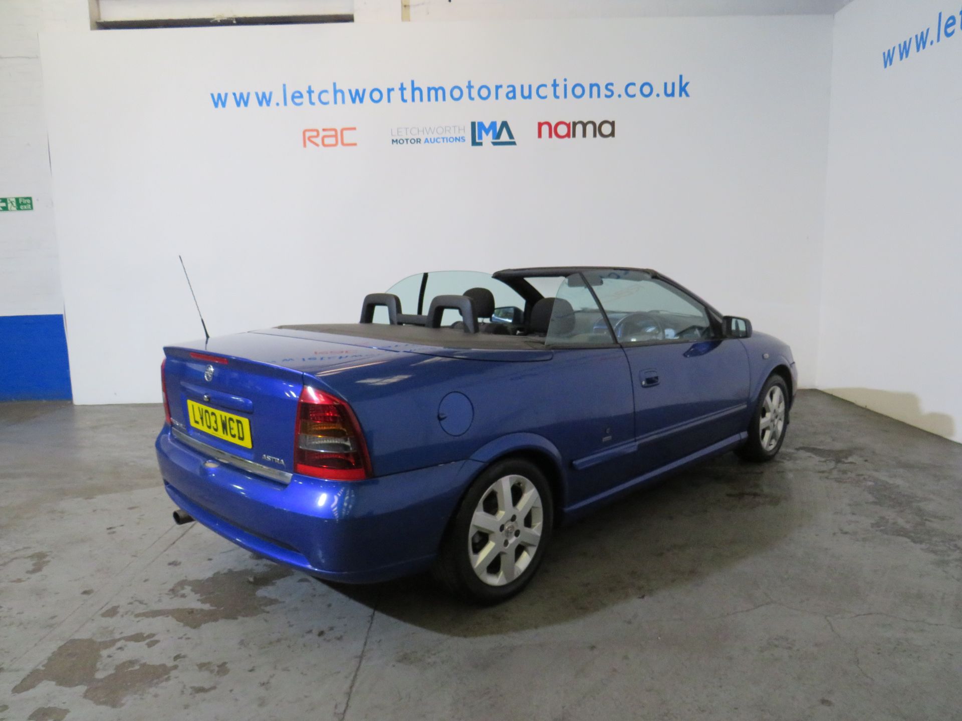 2003 Vauxhall Astra Coupe Convertible Manual - 1598cc - Image 12 of 15