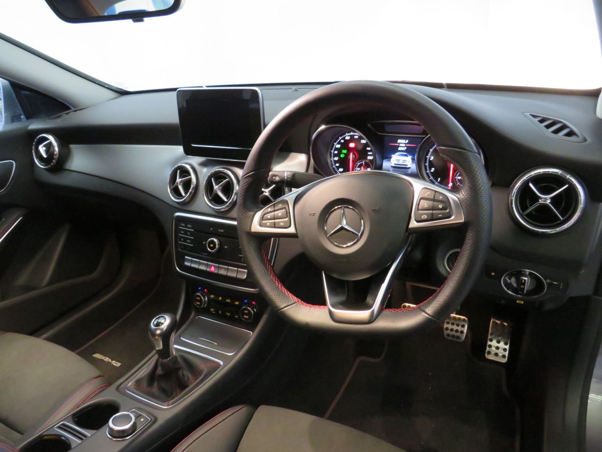 2019 Mercedes CLA 180 AMG Lline Edition Manual - 1595cc - Image 8 of 9