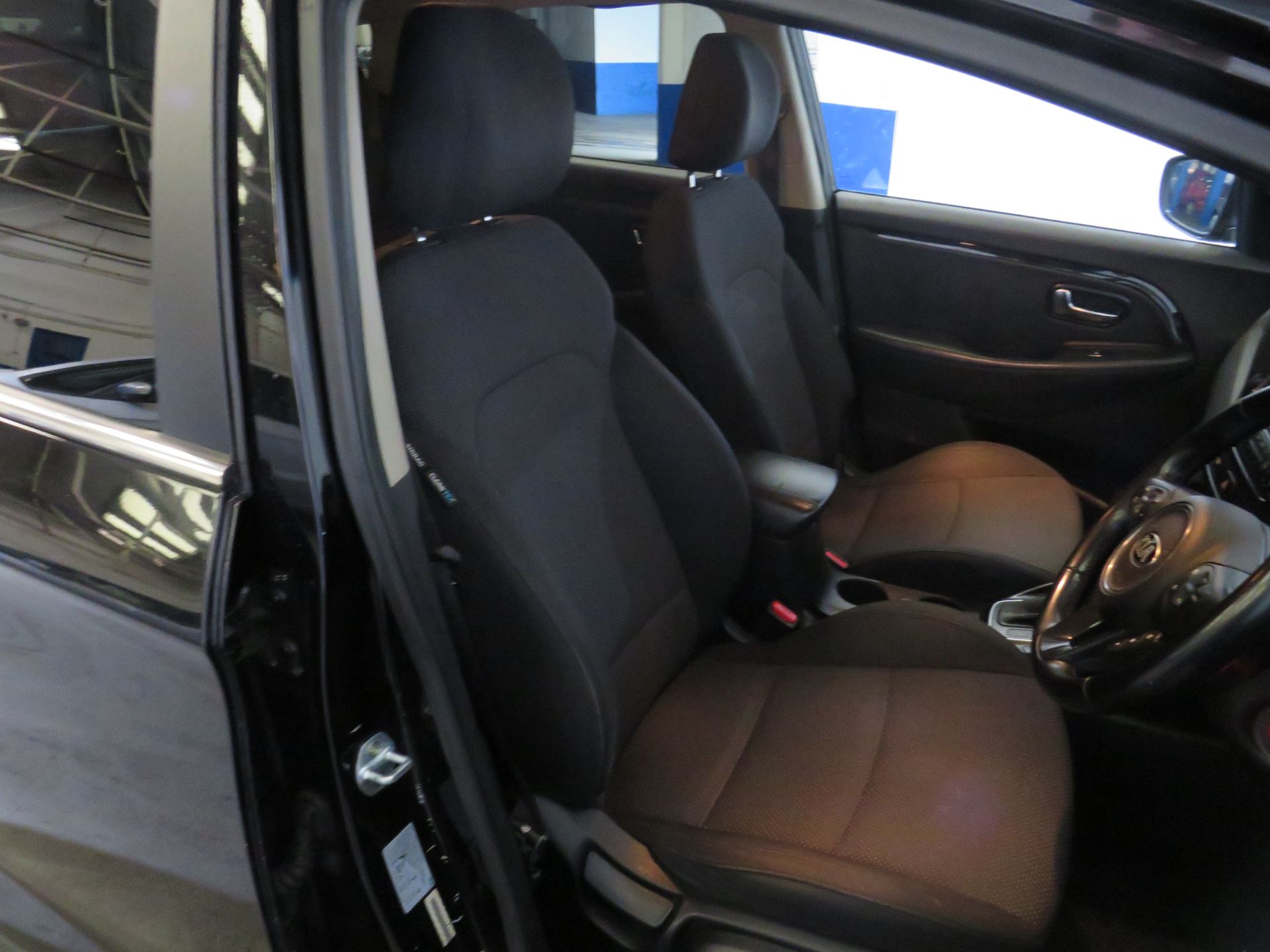 2014 Kia Carens 2 CRDI Auto - 1685cc - Image 7 of 9