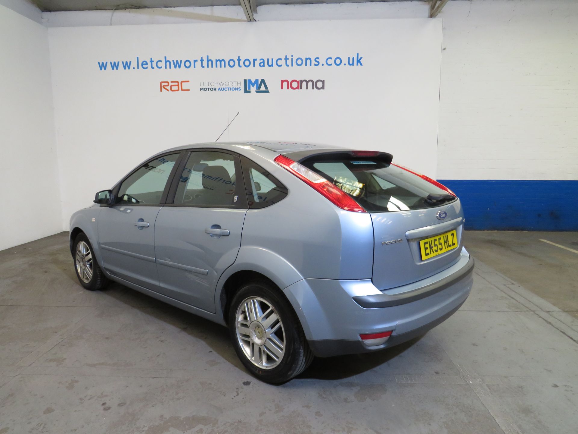 2005 Ford Focus Ghia 115 - 1596cc - Image 4 of 9