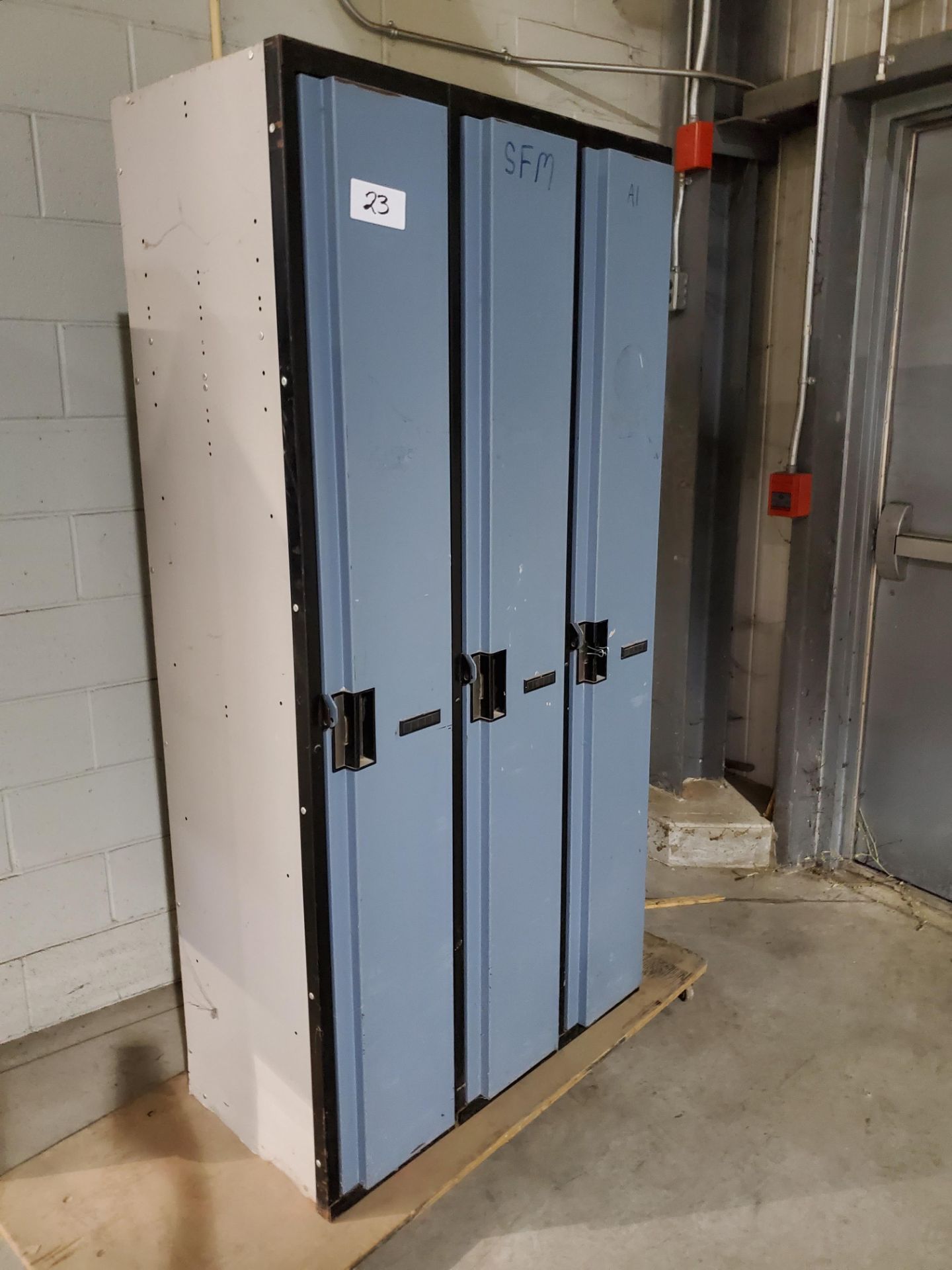 Single Tier Lockers 3 Wide