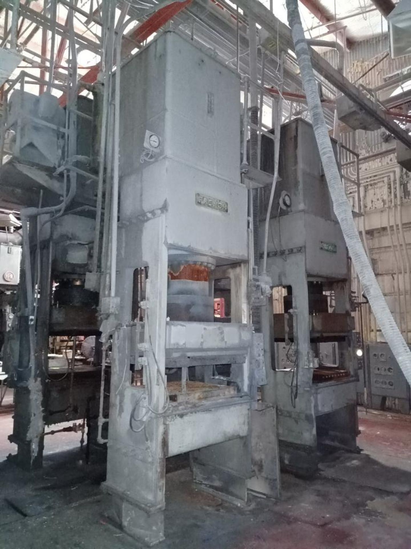 French 400T 4-Post Compression Molding Press