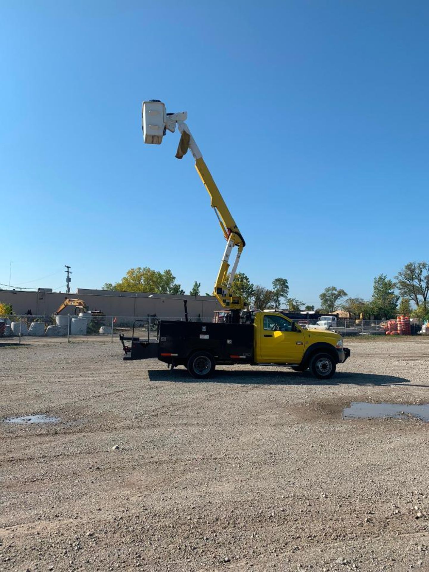 2010 Dodge Ram 5500 Heavy Duty with an Altec Bucket.