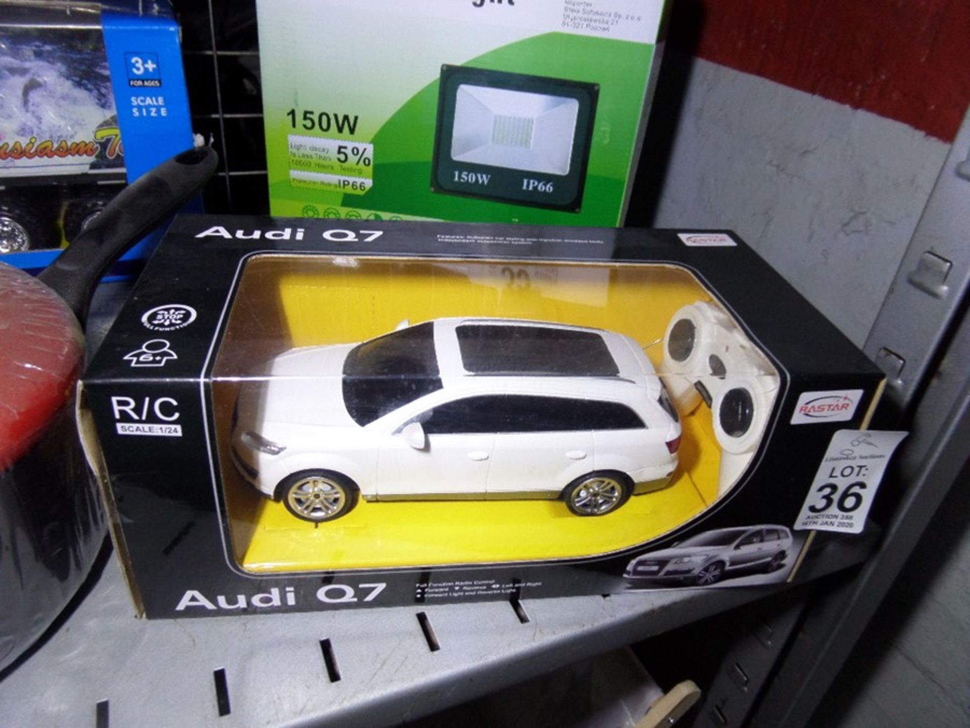 BOXED AUDI Q7 REMOTE MODEL CAR SHOP CLEARANCE