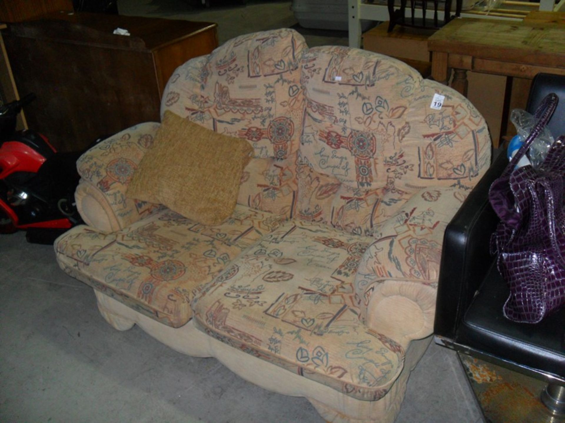 2 SEATER FABRIC SETTEE