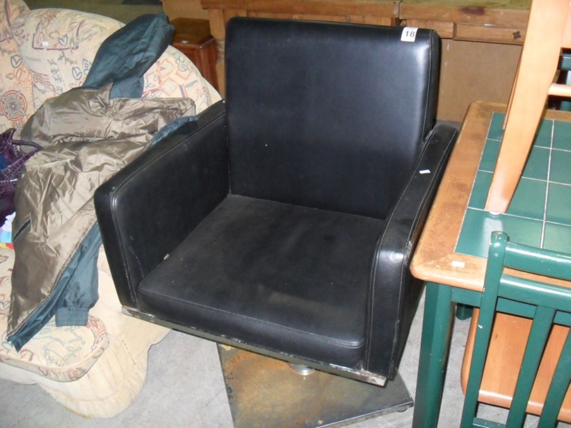 LARGE SWIVEL CHAIR