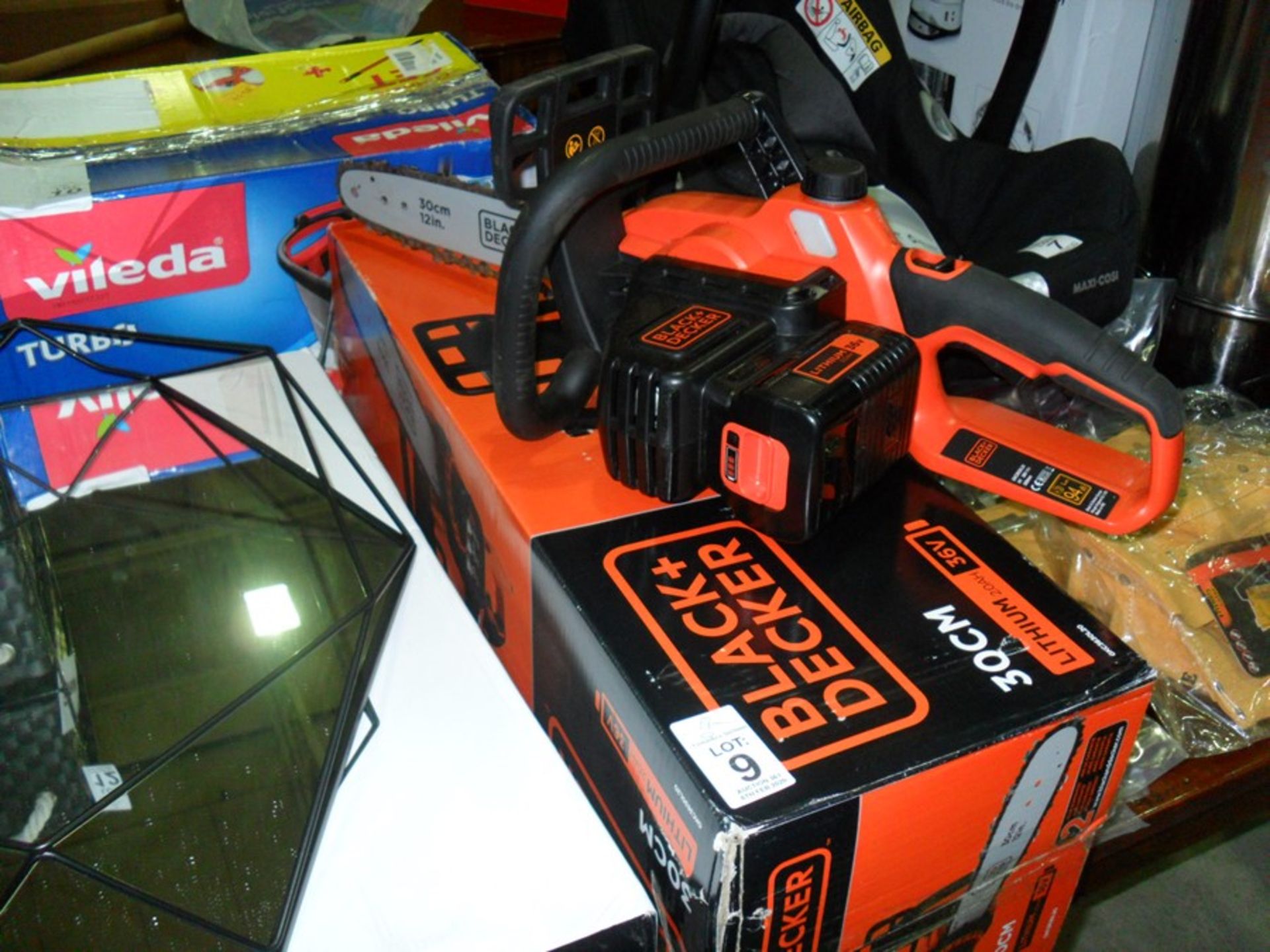 BLACK AND DECKER NEW CHAINSAW (WORKING)