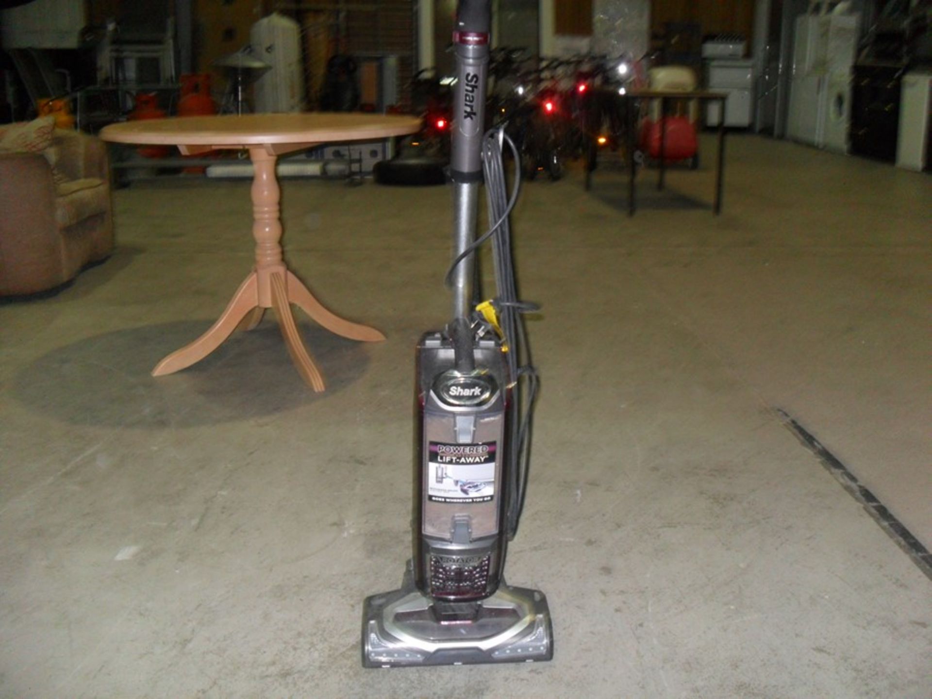 SHARK UPRIGHT POWER LIFTER VACUUM