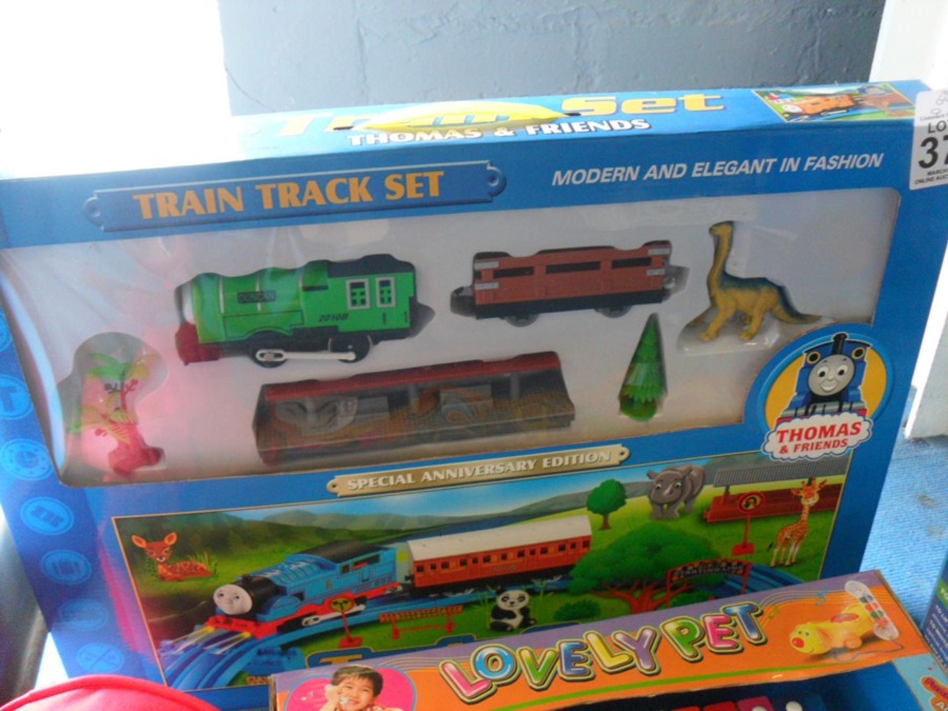 THOMAS AND FRIENDS TRAIN SET NEW