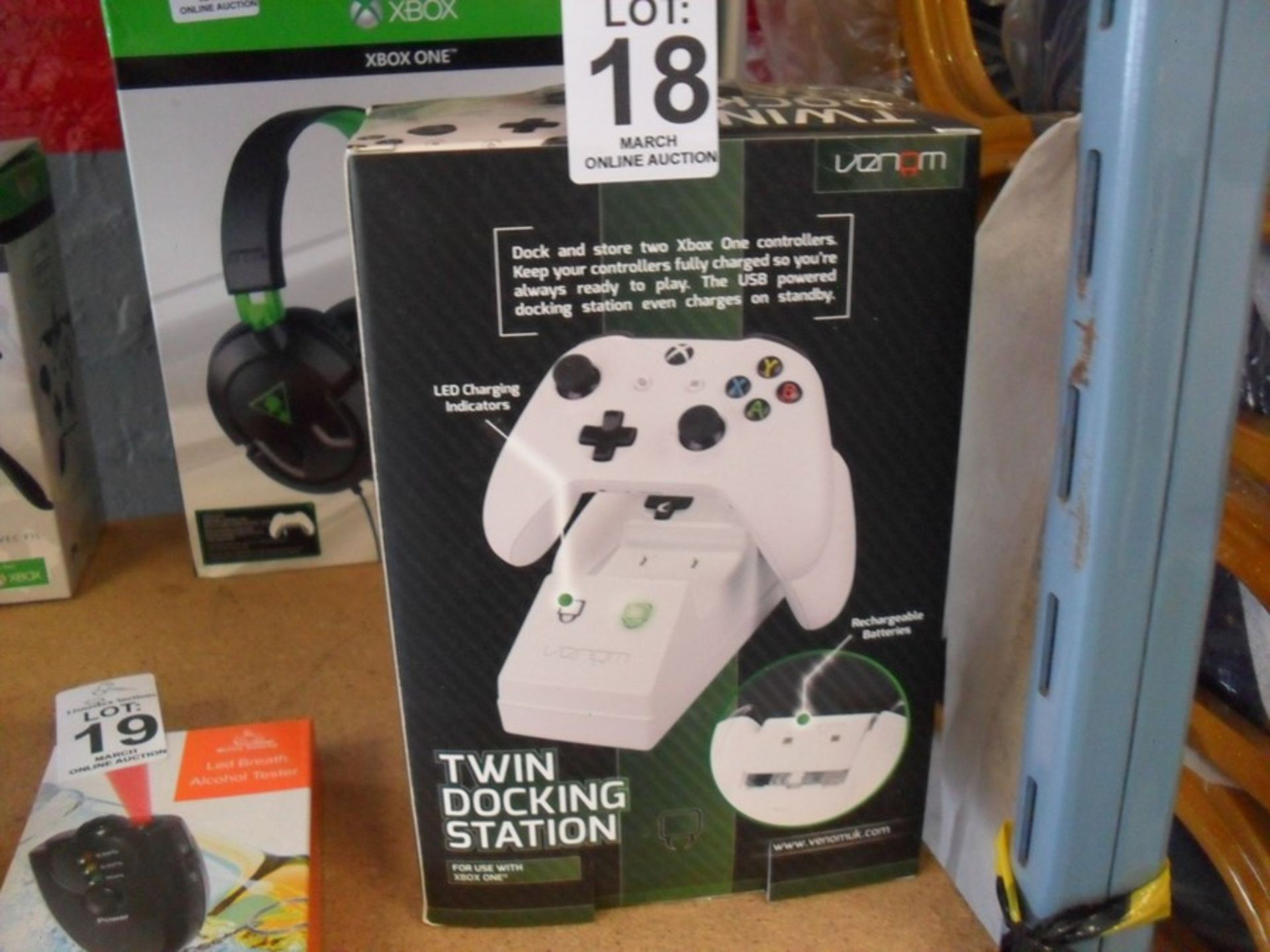 XBOX ONE TWIN CHARGING DOCK