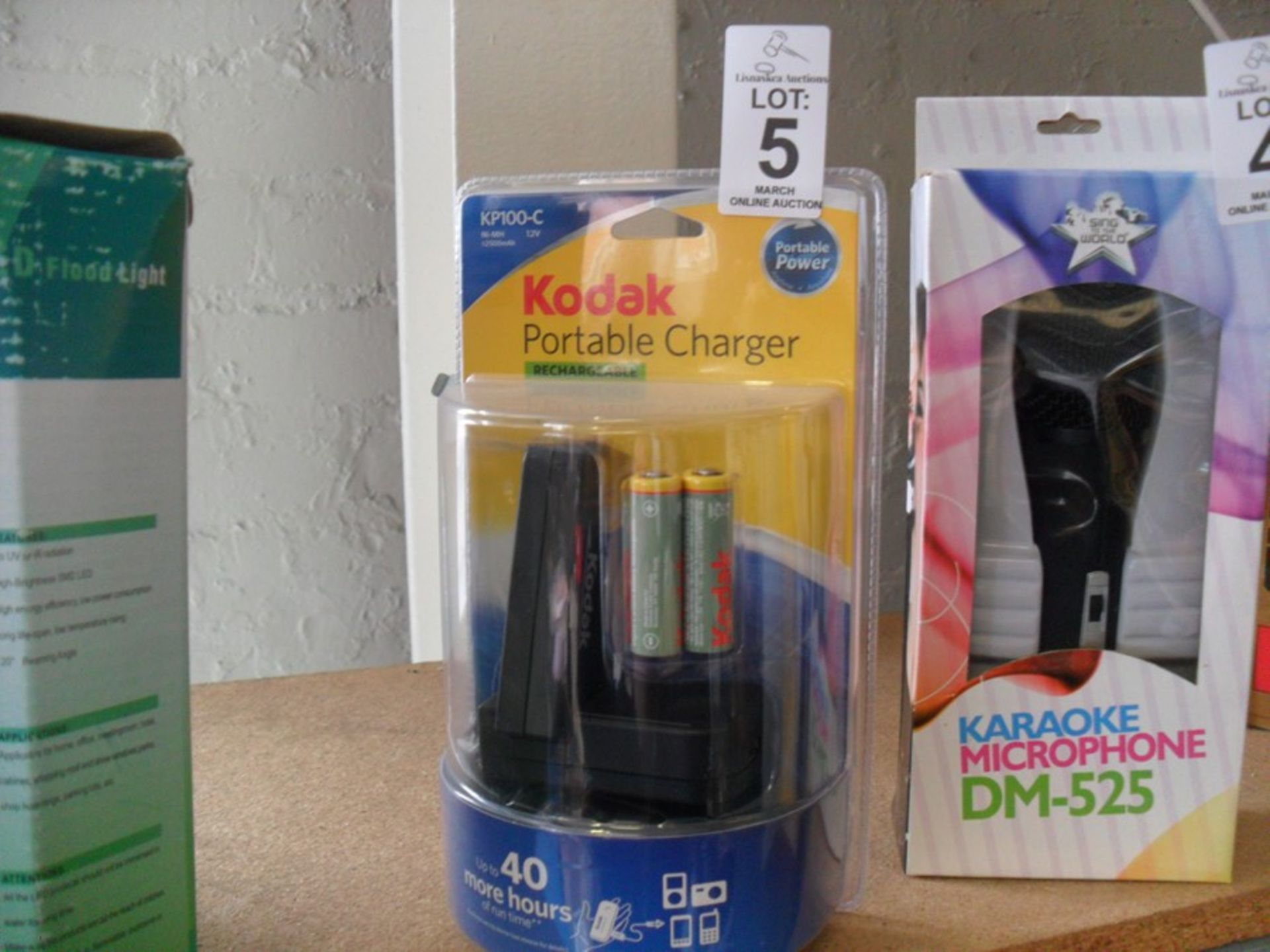 KODAK PORTABLE BATTERY CHARGER NEW