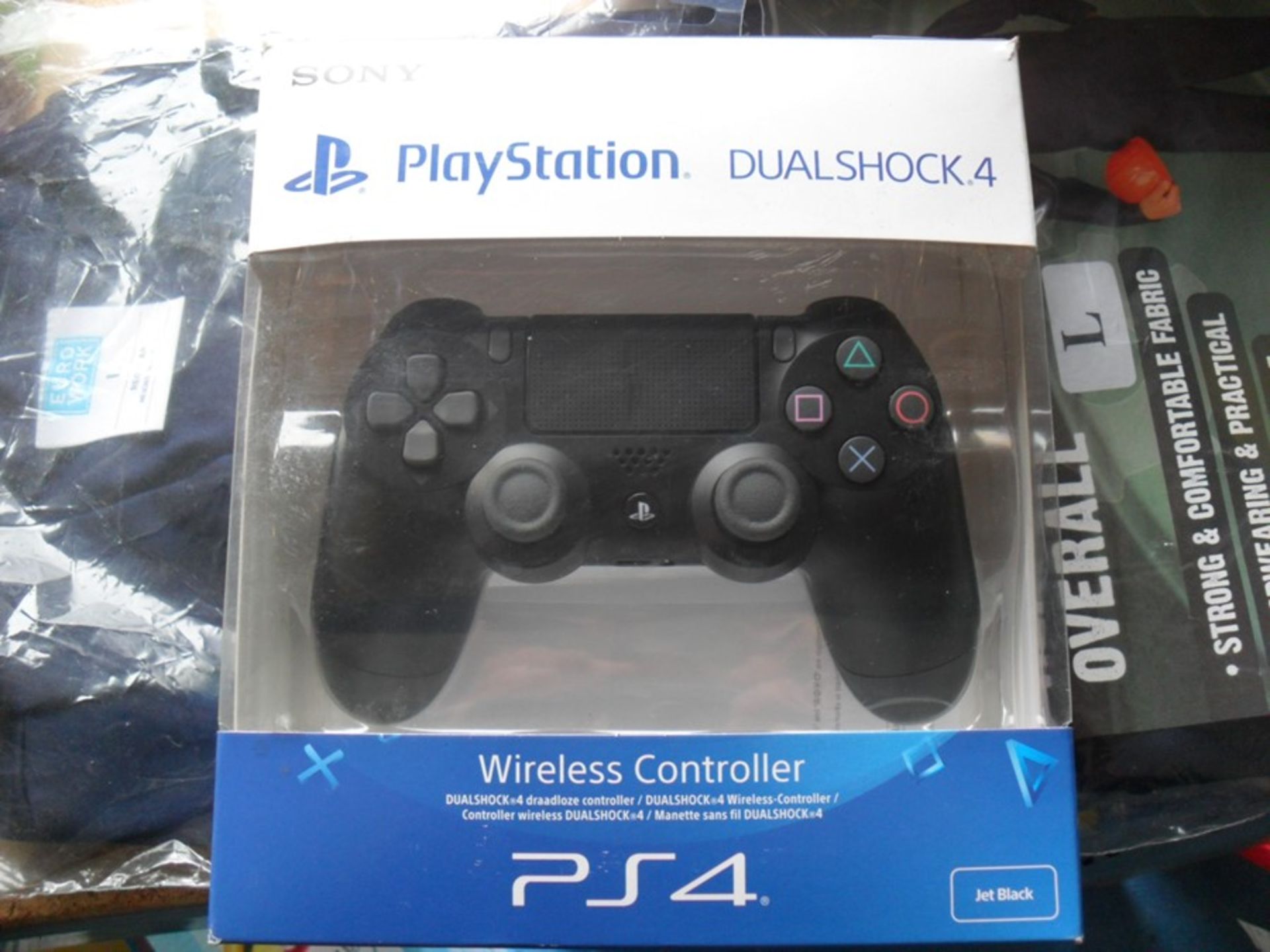 PLAYSTATION 4 BLACK CONTROLLER