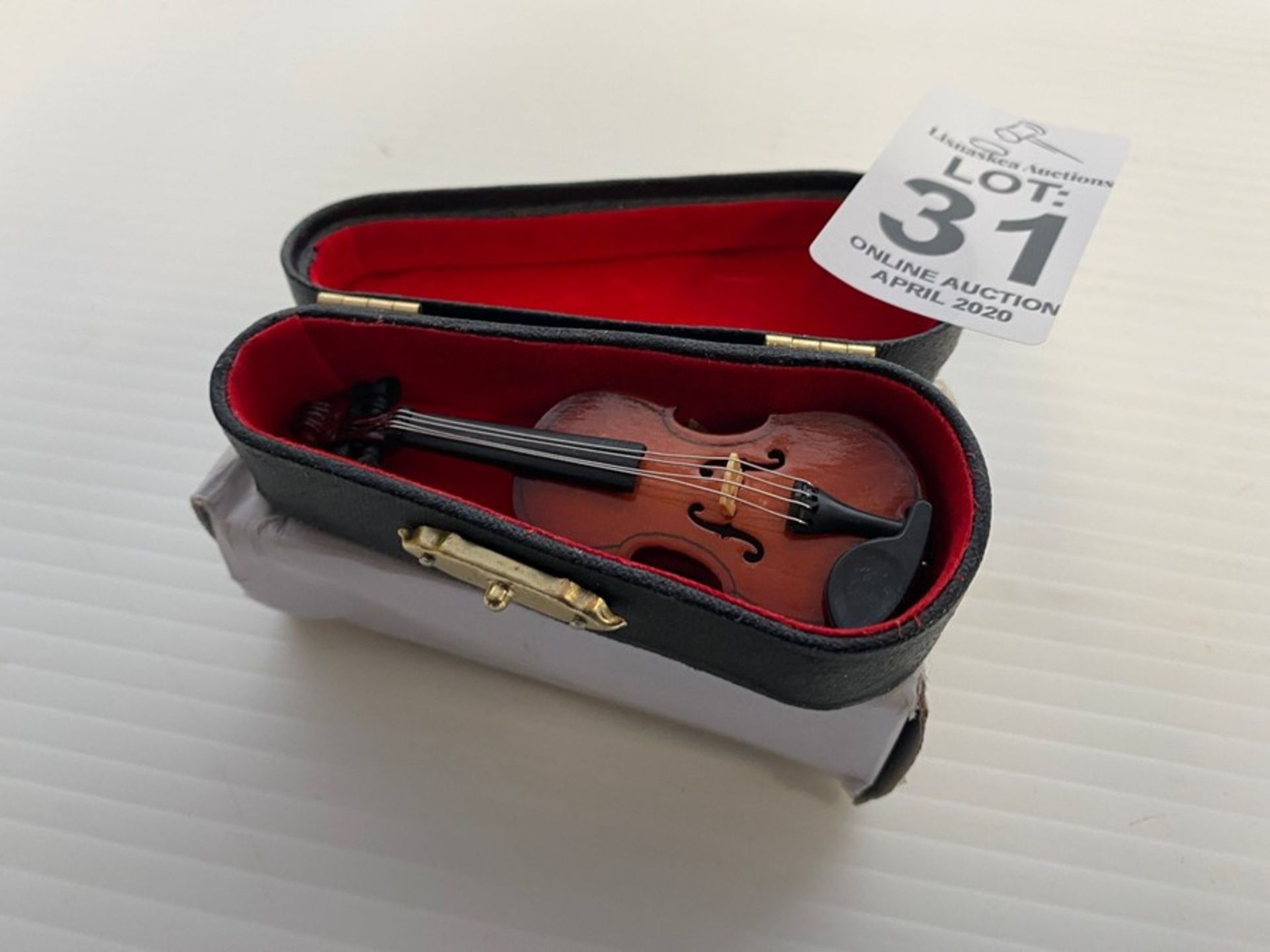 MINIATURE VIOLIN