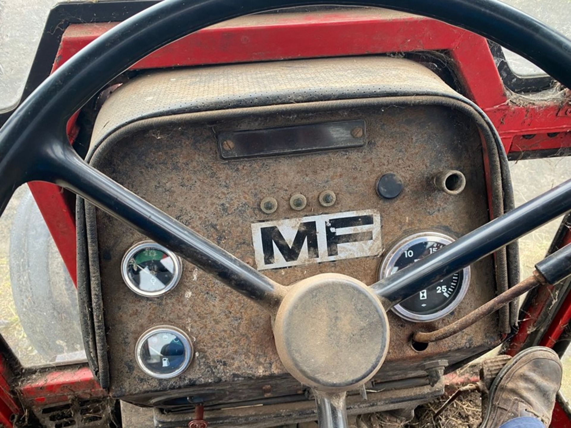 265 MASSEY FERGUSON 2-WHEEL DRIVE TRACTOR HOURS 7042 (RUNNING WELL) - Image 9 of 9