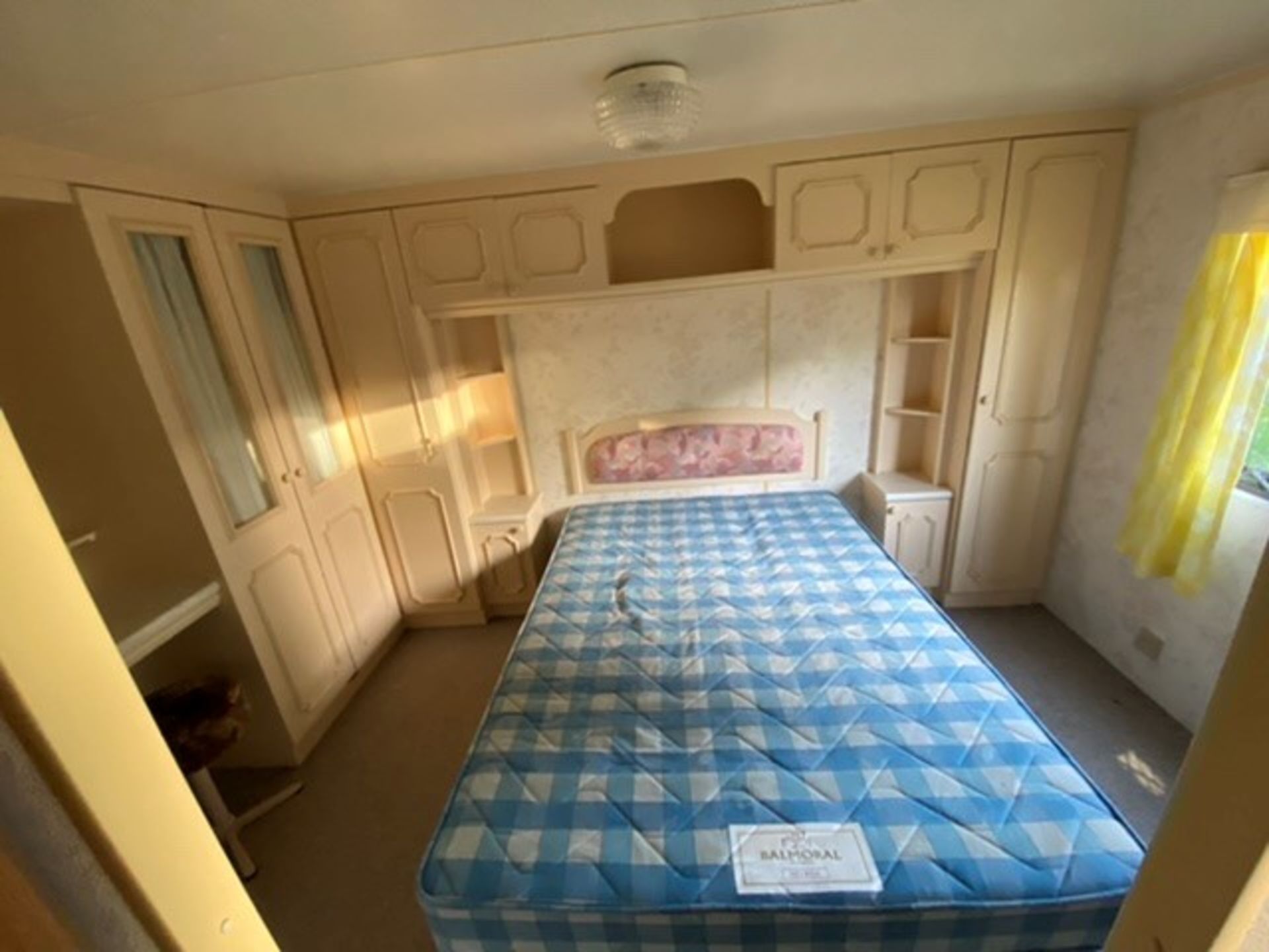 WILLERBY GRANADA STATIC CARAVAN (32FT X 12FT) - Image 9 of 10