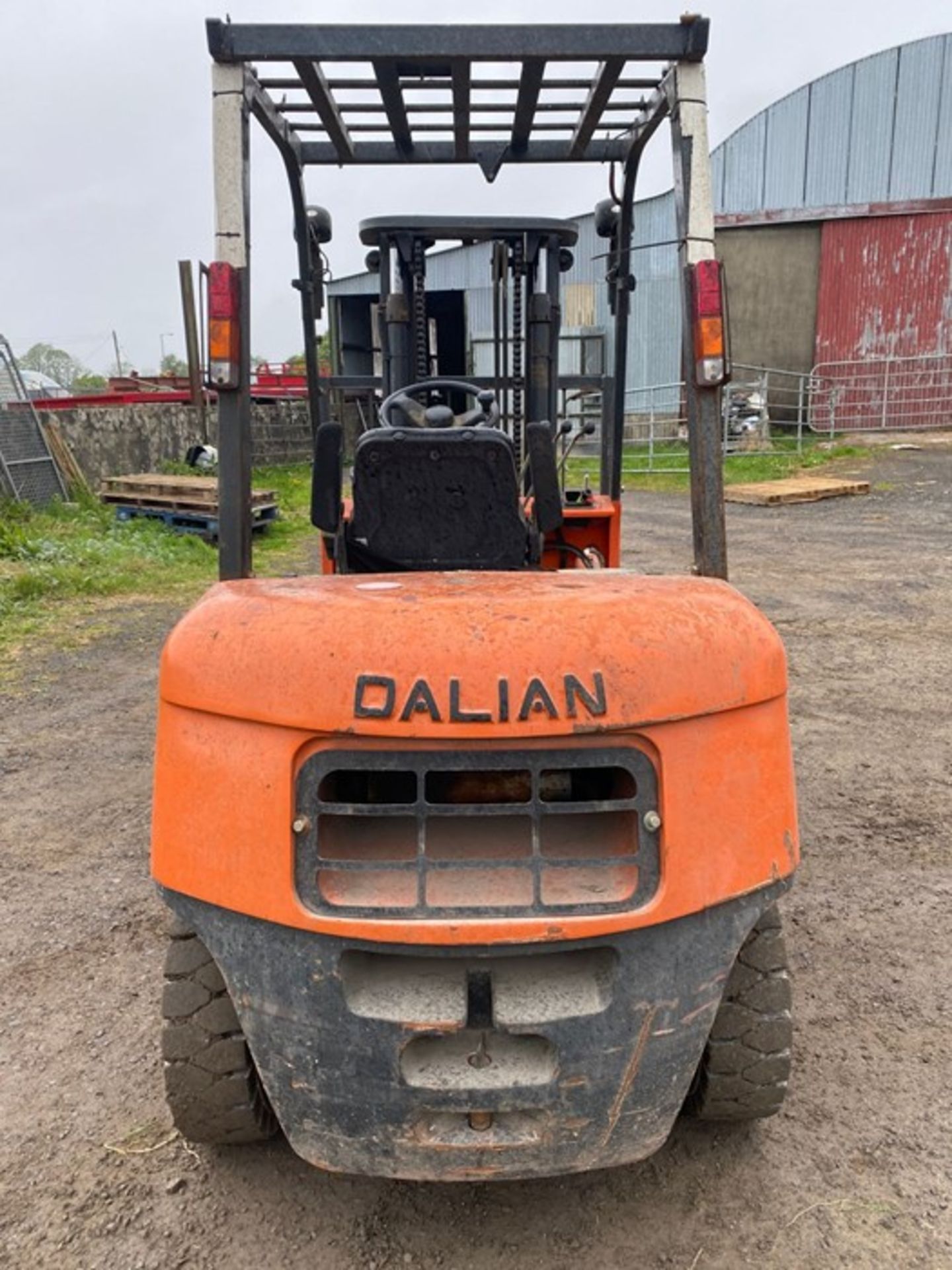 DALIAN 3TONNE FORKLIFT 904 HOURS C/W NEW SOLID BACK WHEELS (RUNNING WELL) - Image 8 of 9