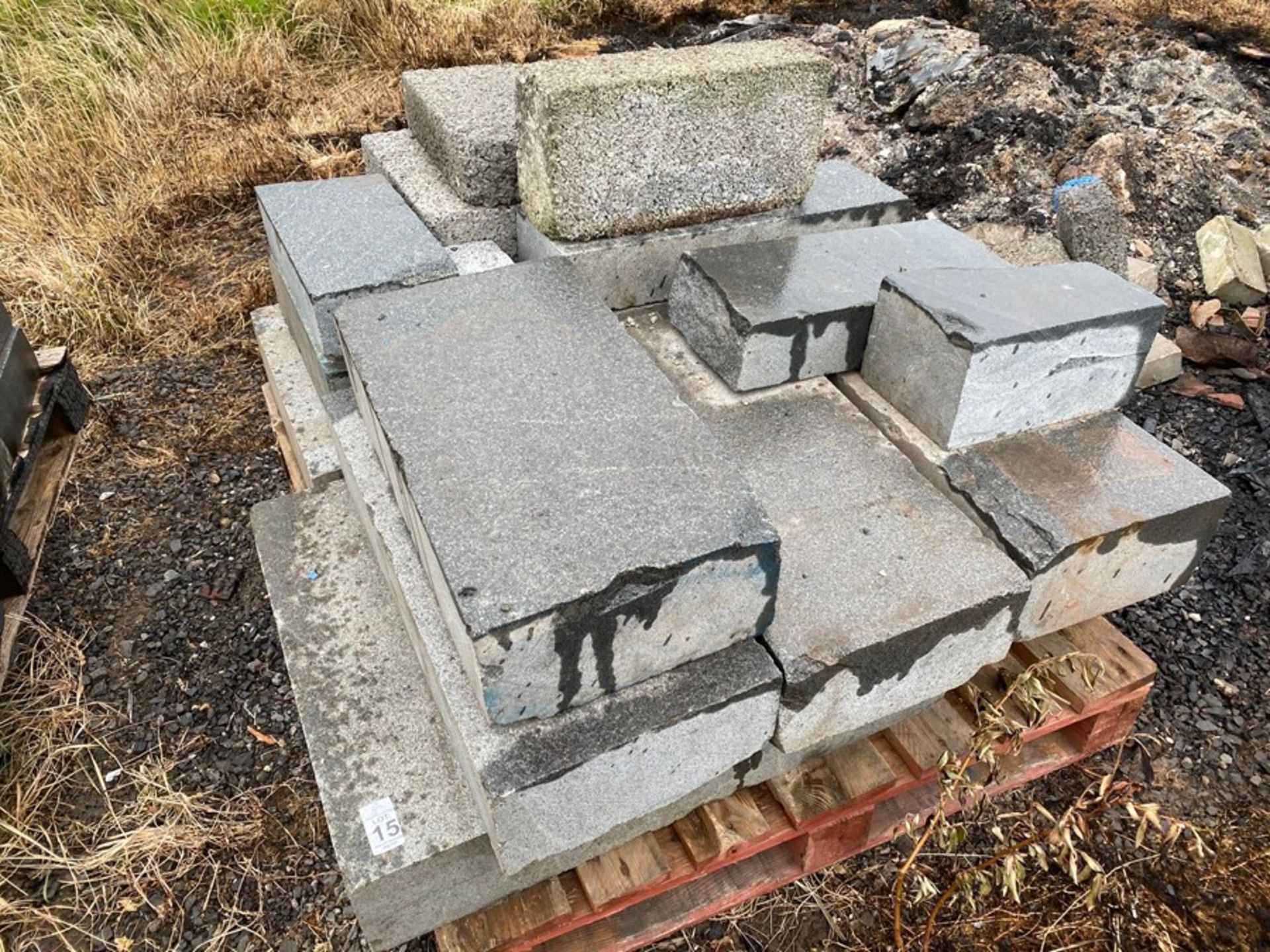 PALLET OF ASSORTED GRANITE SLABS