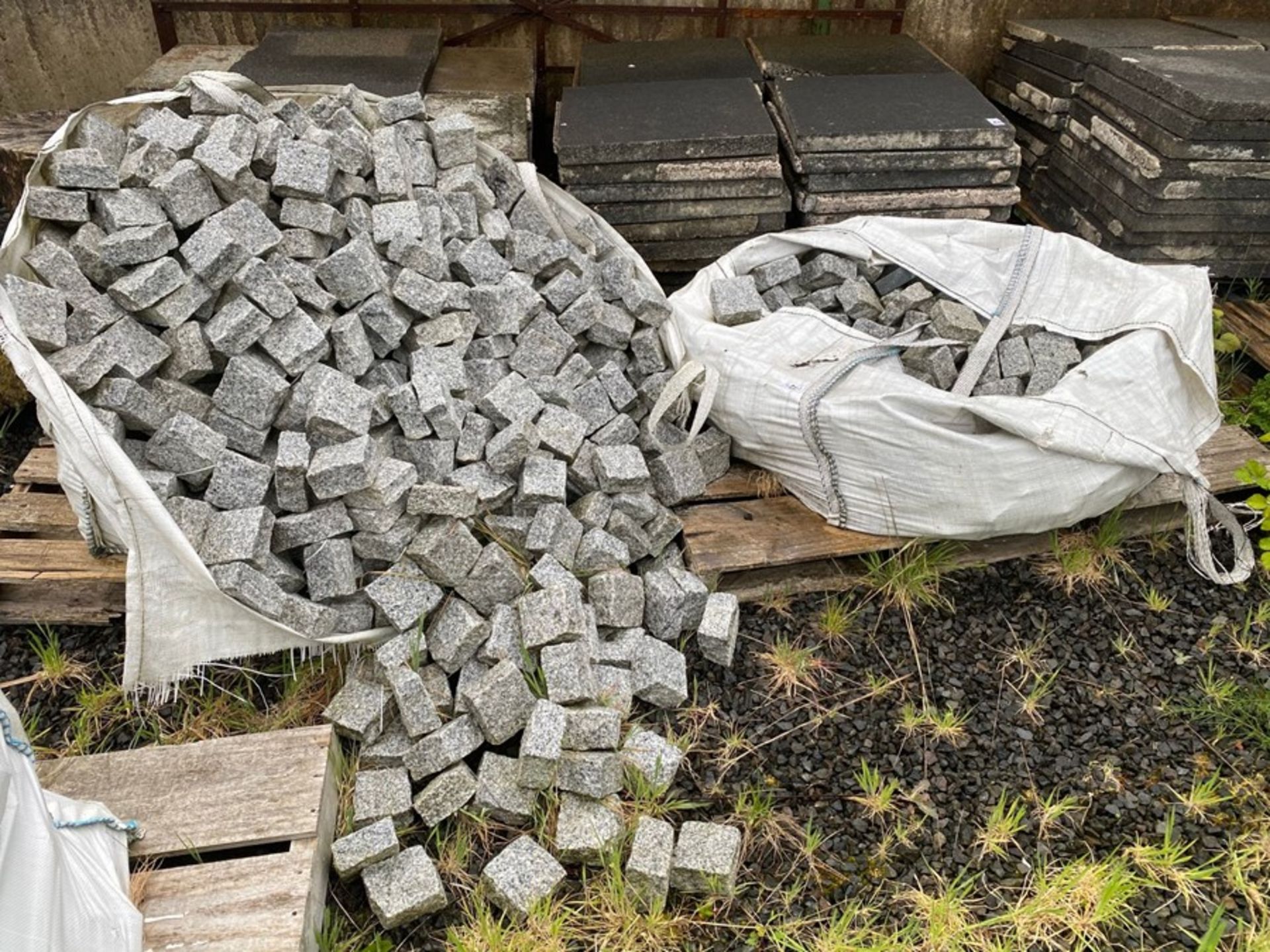 2X HALF TON BAGS OF GRANITE PAVING COBBLES