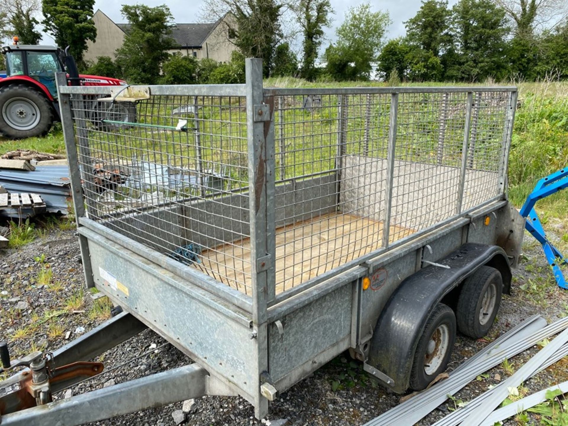 8FT X 5FT I-FOR WILLIAMS TWIN-AXLE TRAILER WITH HIGH MESH SIDES & TAIL DOOR RAMP - Image 7 of 7