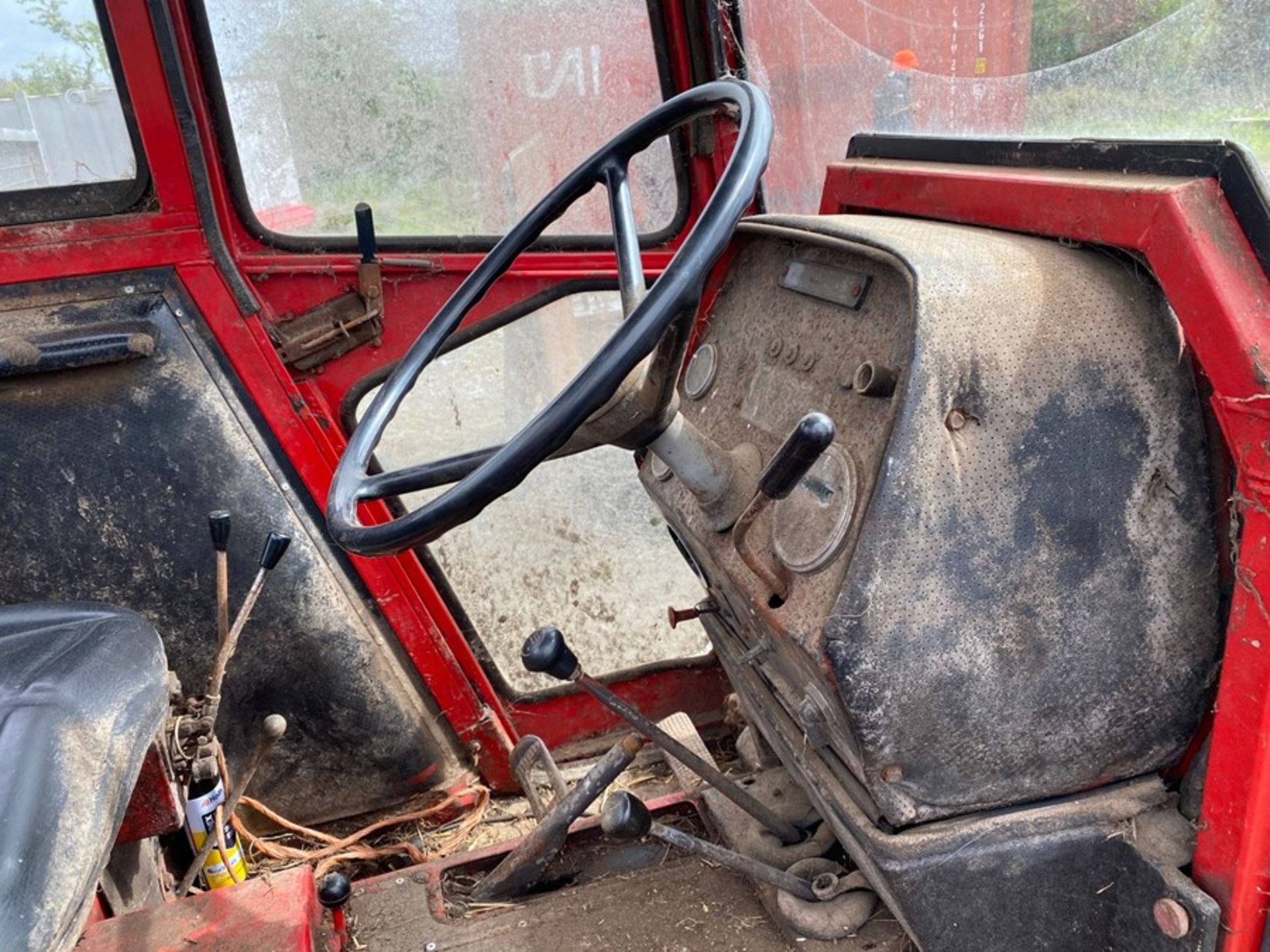 265 MASSEY FERGUSON 2-WHEEL DRIVE TRACTOR HOURS 7042 (RUNNING WELL) - Image 5 of 9