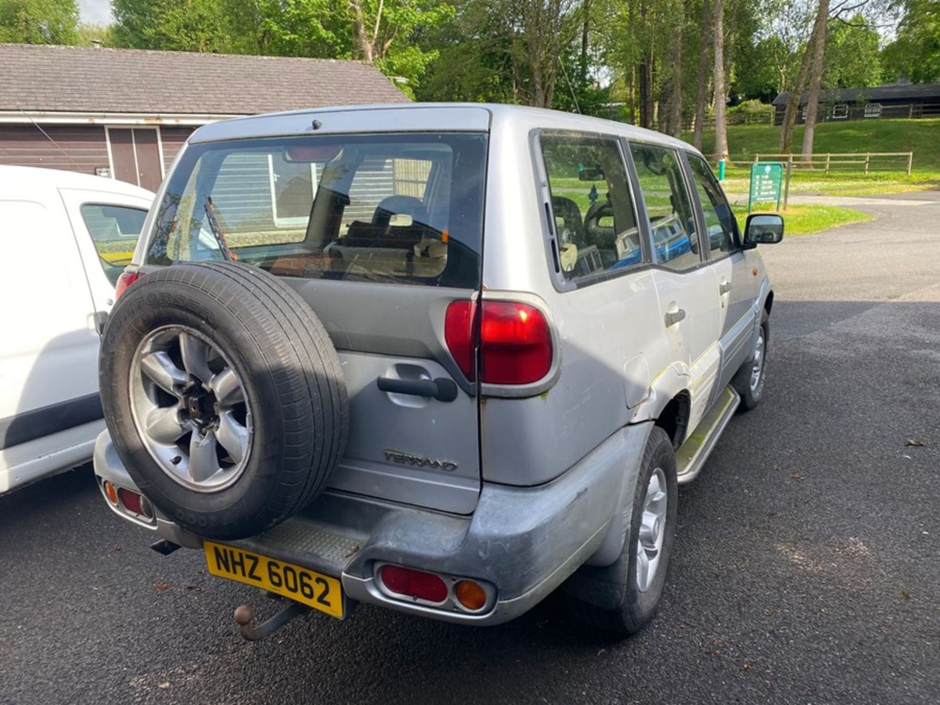 NISSAN JEEP - SILVER (NO MOT) (RUNNING) (NO TAX BOOK) (204,000 MILES) - Image 3 of 7