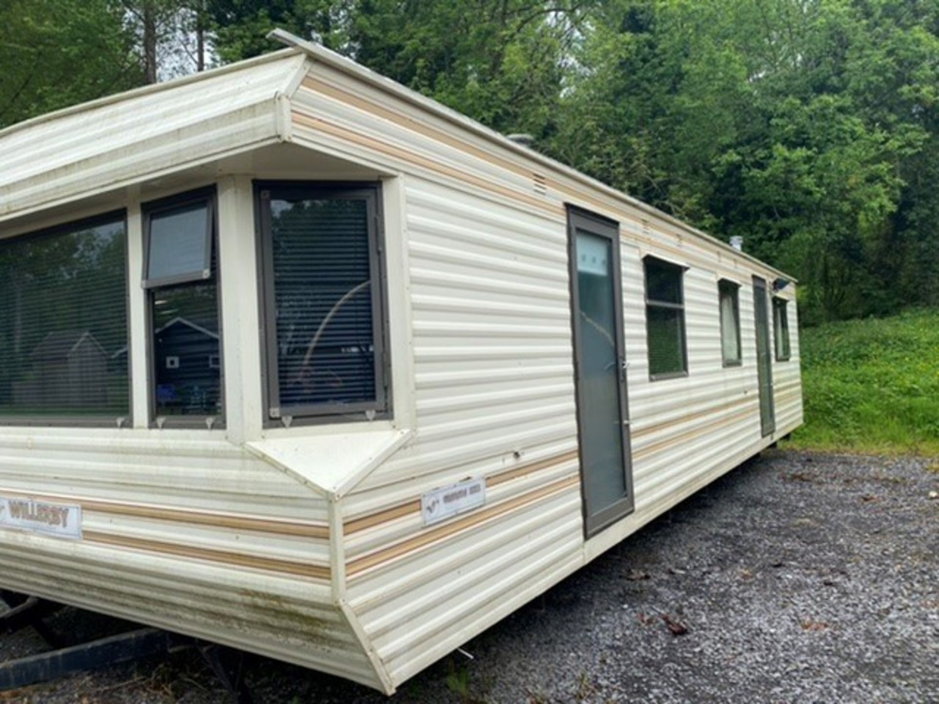 WILLERBY GRANADA STATIC CARAVAN (32FT X 12FT) - Image 2 of 10