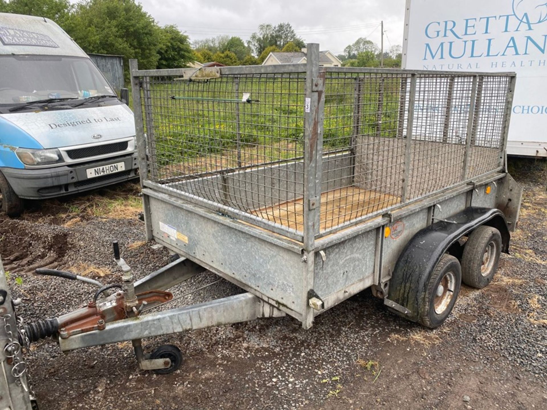 8FT X 5FT I-FOR WILLIAMS TWIN-AXLE TRAILER WITH HIGH MESH SIDES & TAIL DOOR RAMP